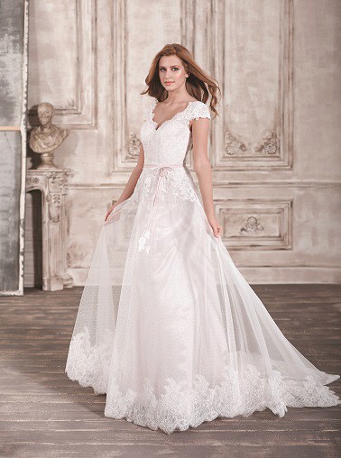 Preiswertes Brautkleid mit Vintage Details