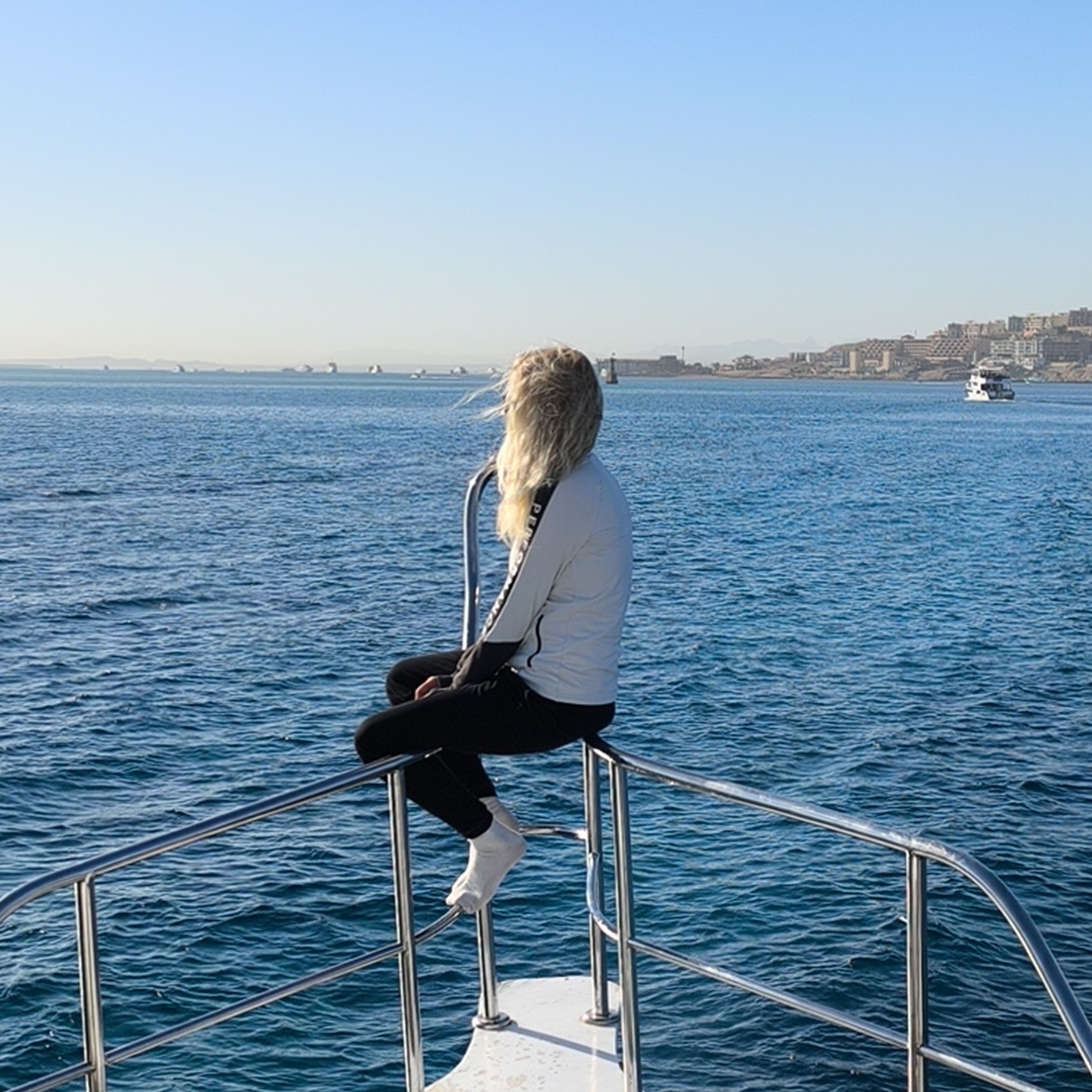 Concetrated triathlete grayscale