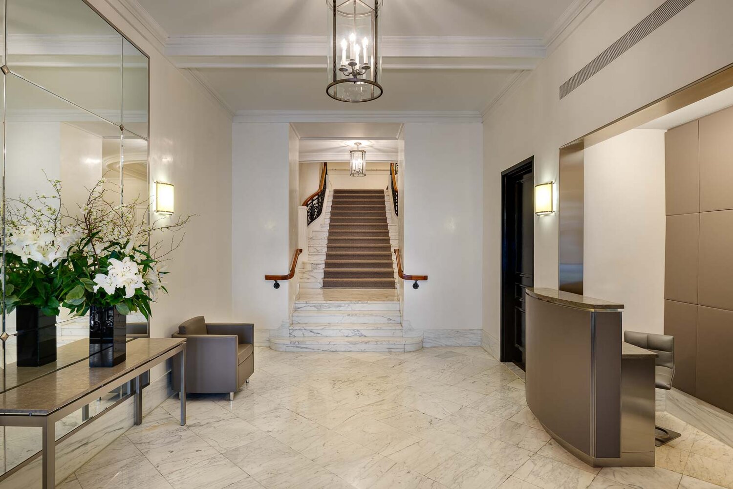 Photo by Frank Ariuba