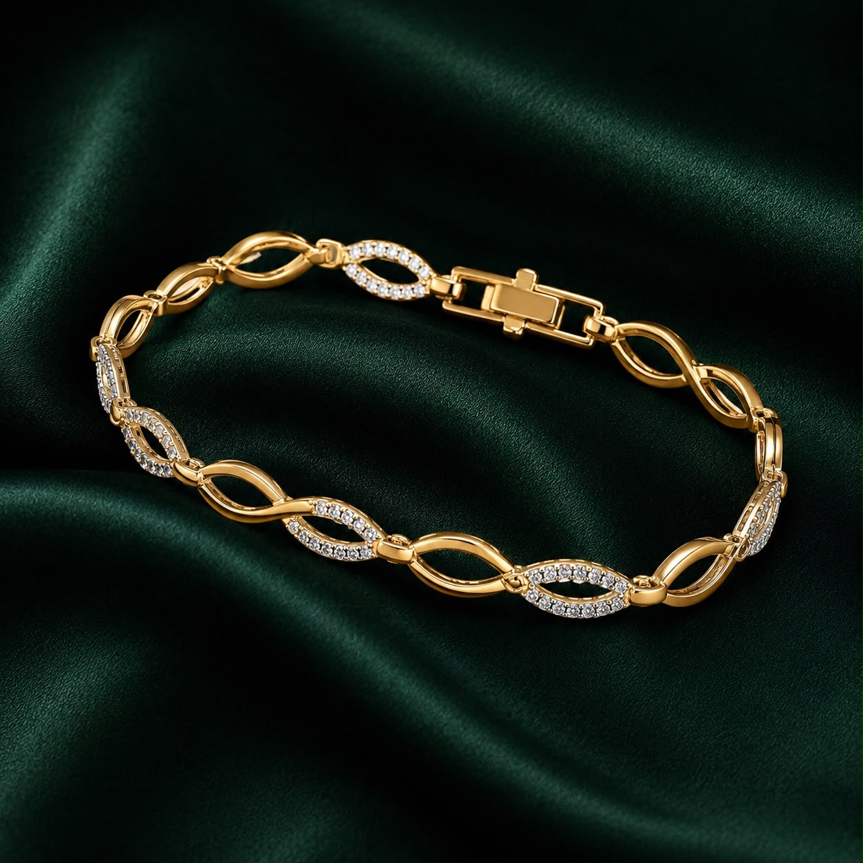 Bracelet from the VIKA jewellery collection.