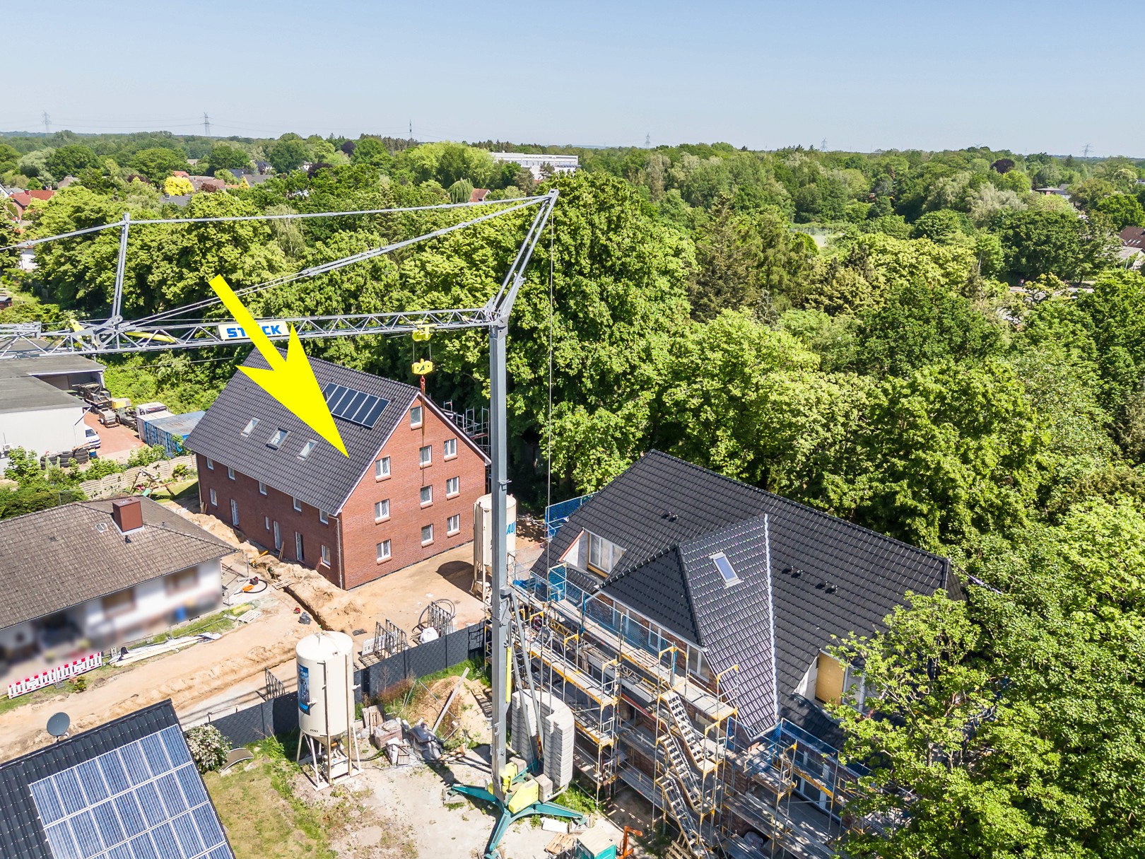 Mehrfamilienhaus in Kiel mit roter Ziegelsteinwand