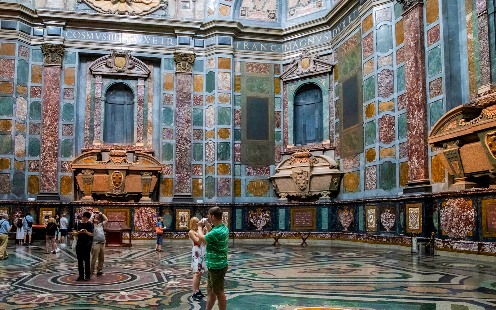 佛罗伦萨的美第奇礼拜堂地穴,作为佛罗伦萨奇迹之旅的一部分,游客可获得乌菲兹美术馆的入场券。