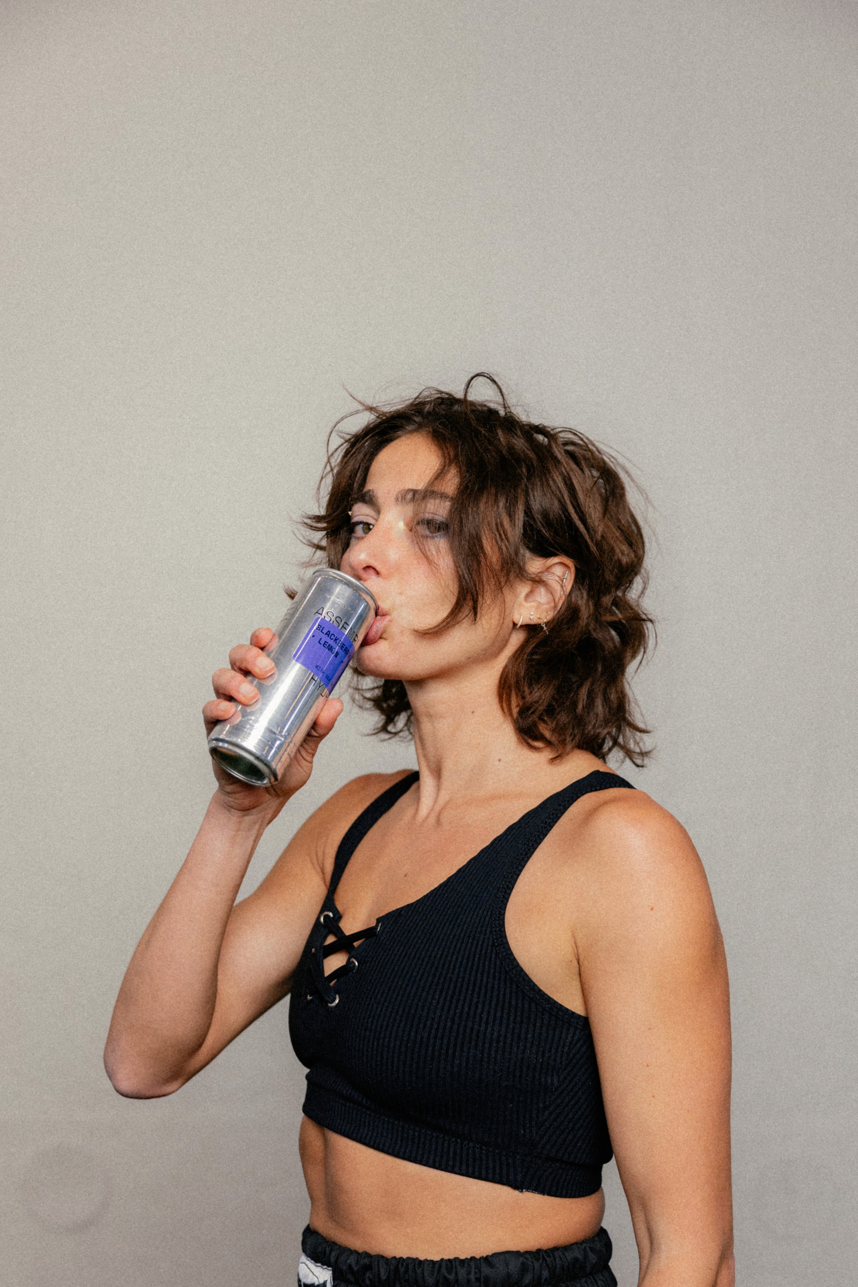 man snowboarding at daytime