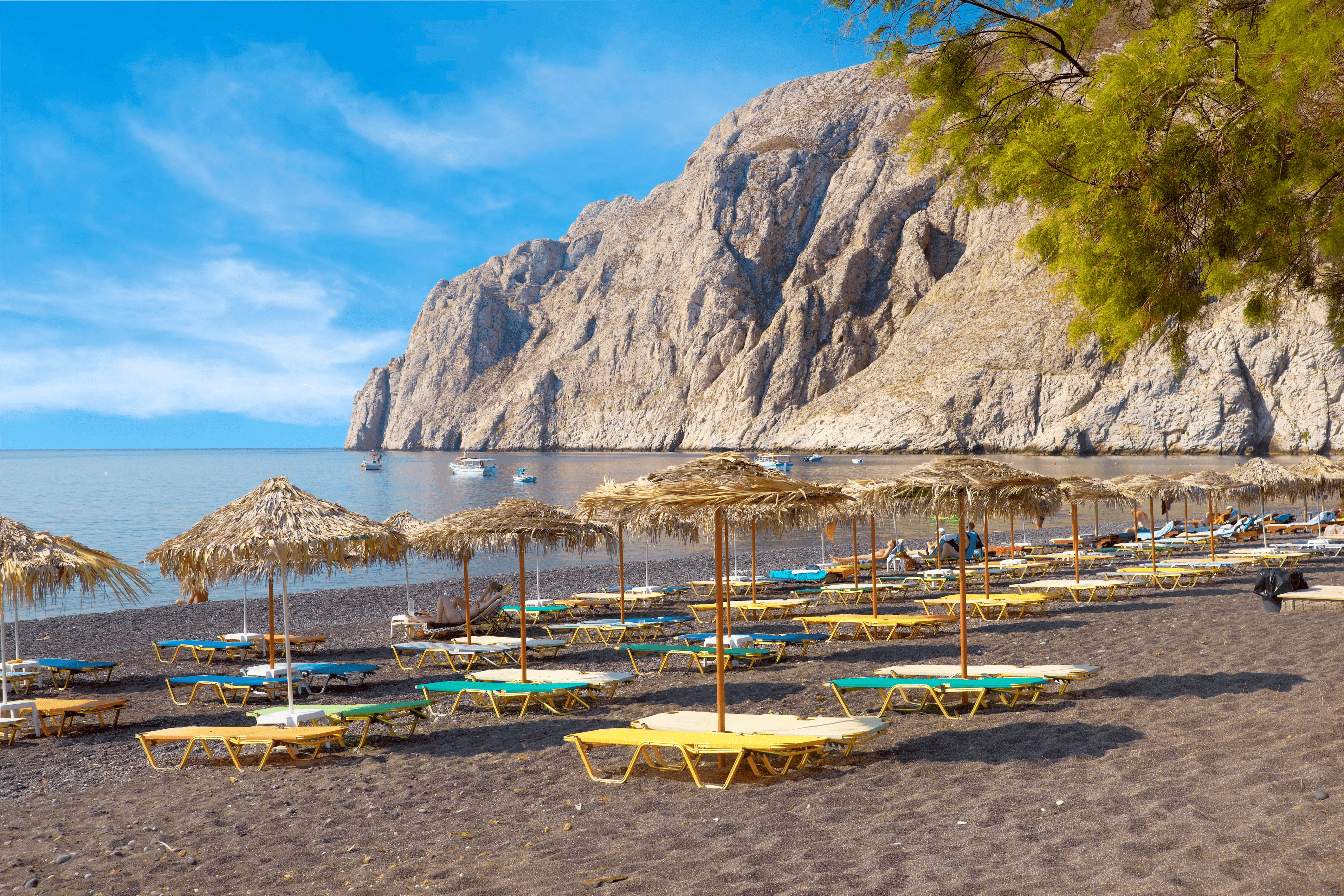 Kamari Beach: Family Fun Under Mesa Vouno Mountain
