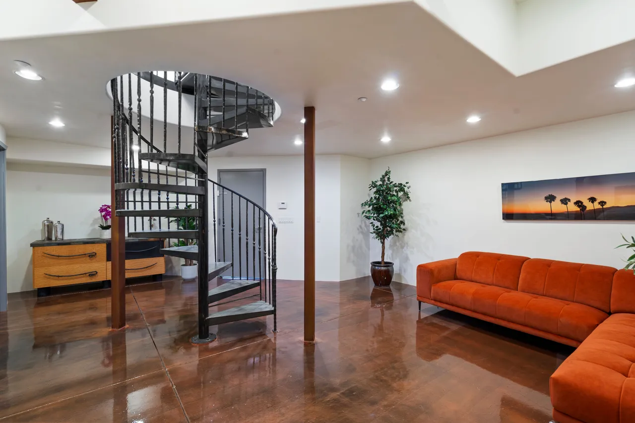 Scottsdale Earth-Bermed Underground Residence
