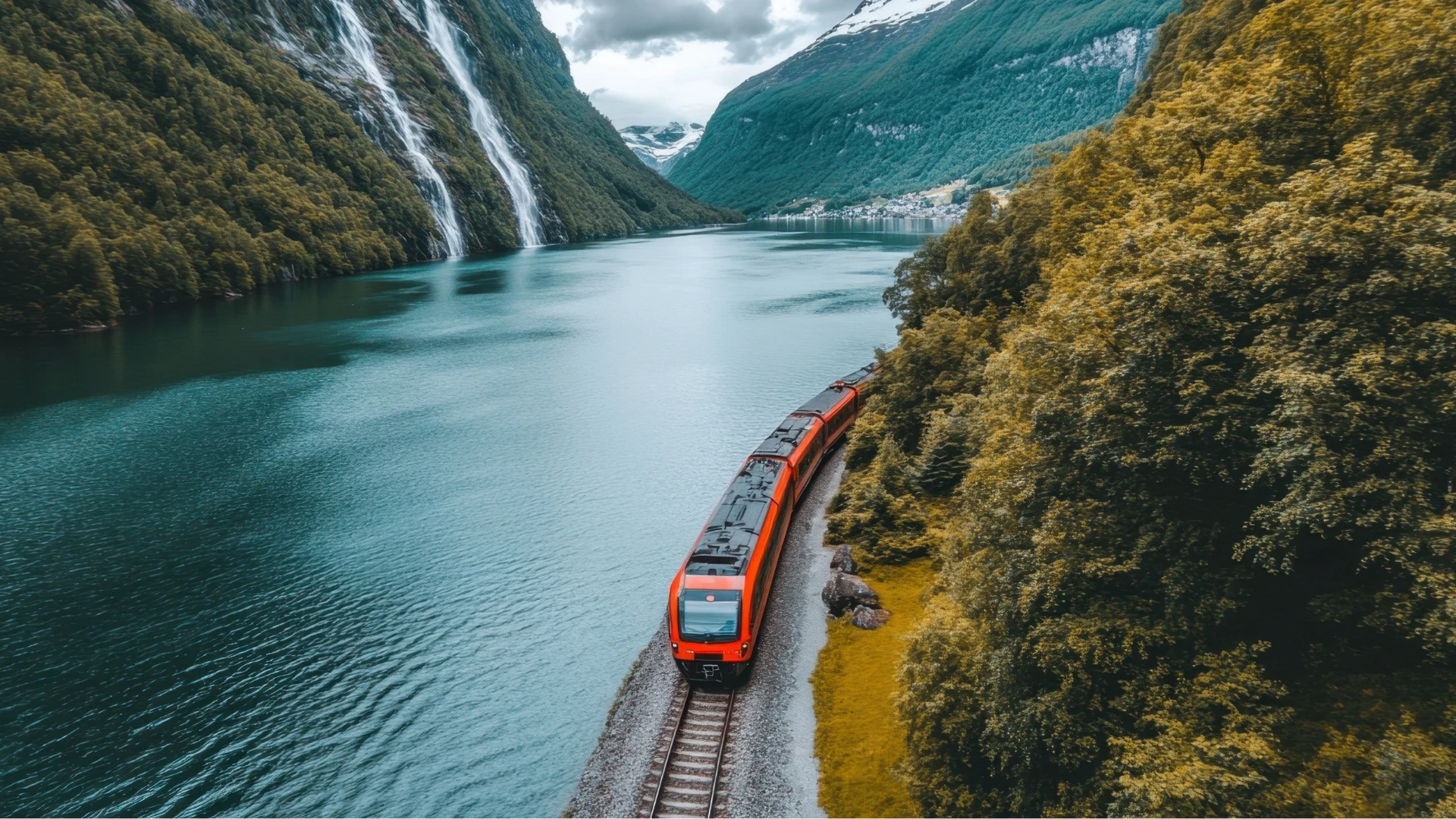 Train dans un paysage montagneux