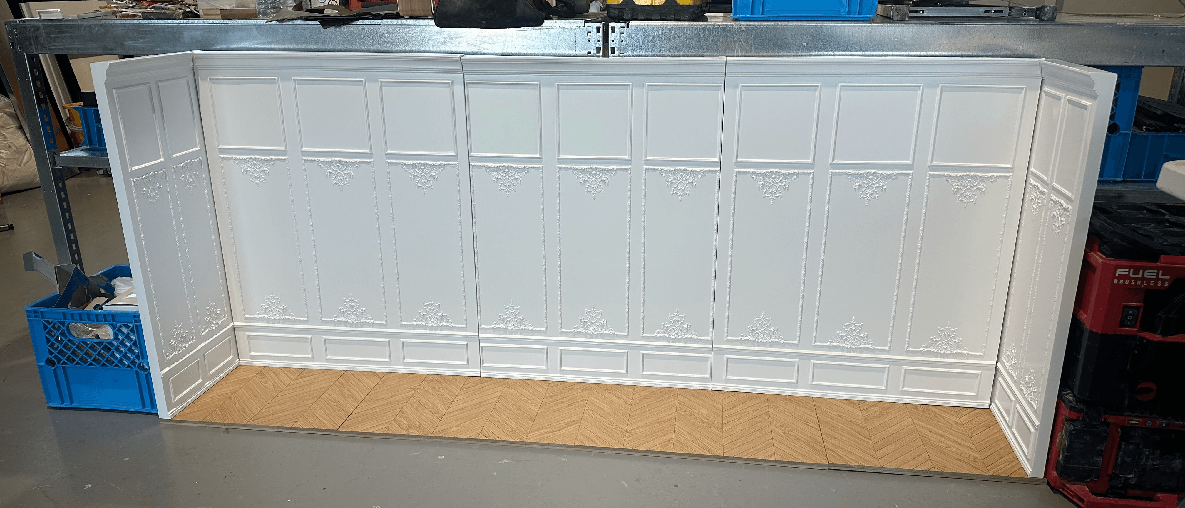  디올 쇼윈도 로코코 벽 패널 세트 워크숍 가조립 전경, 쇼윈도 조형 제작 / Workshop dry-fit assembly of rococo wall panel set for Dior Cheongdam show window — commercial VMD fabrication