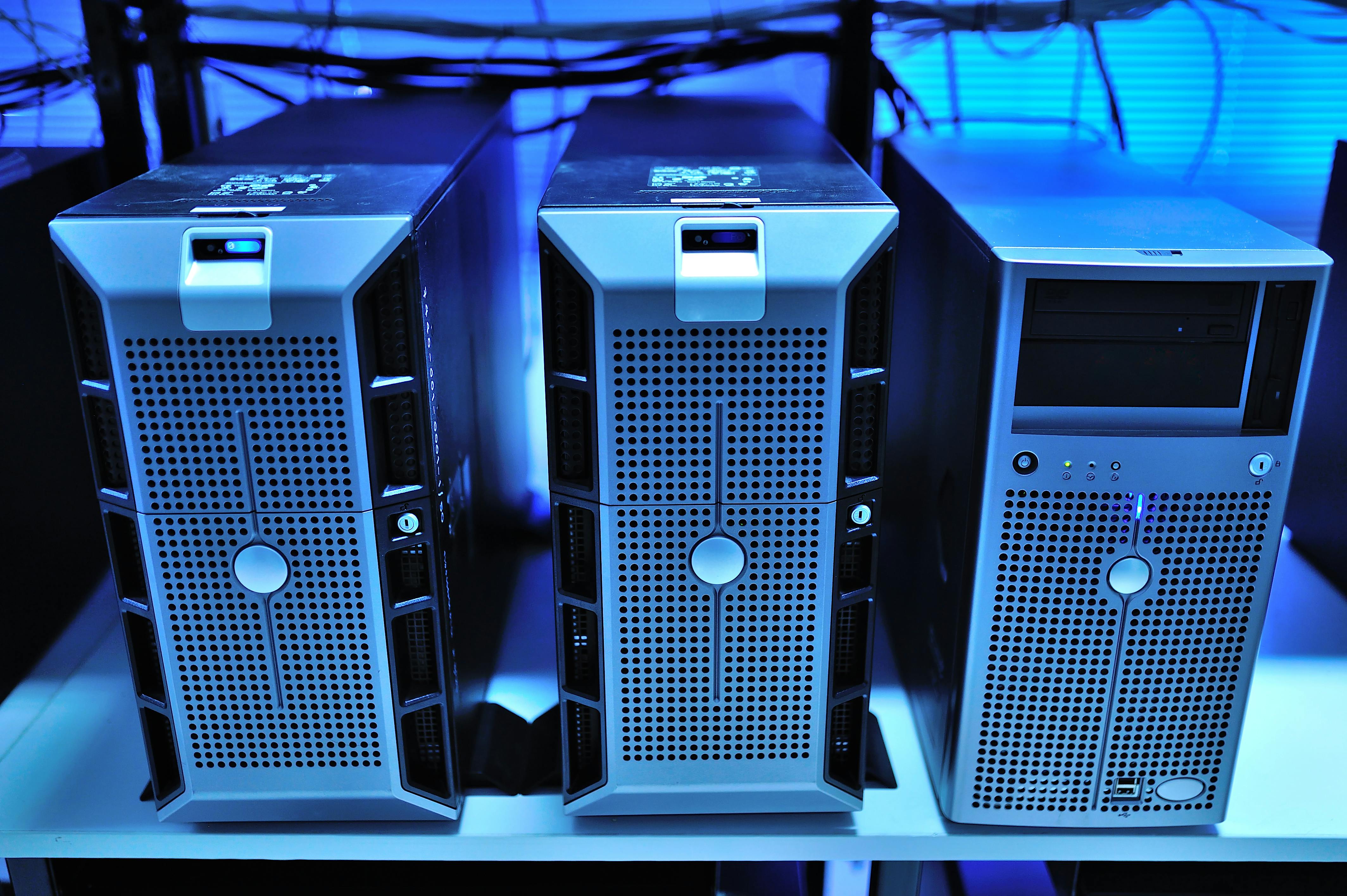 close-up-view-of-modern-rack-mounted-server-units-in-a-data-center. - panumas-nikhomkhai (pexels)