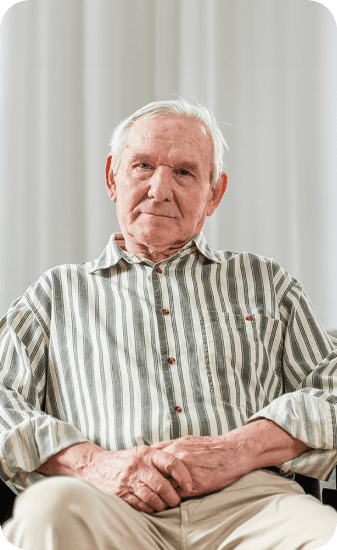 idoso na cadeira de roda