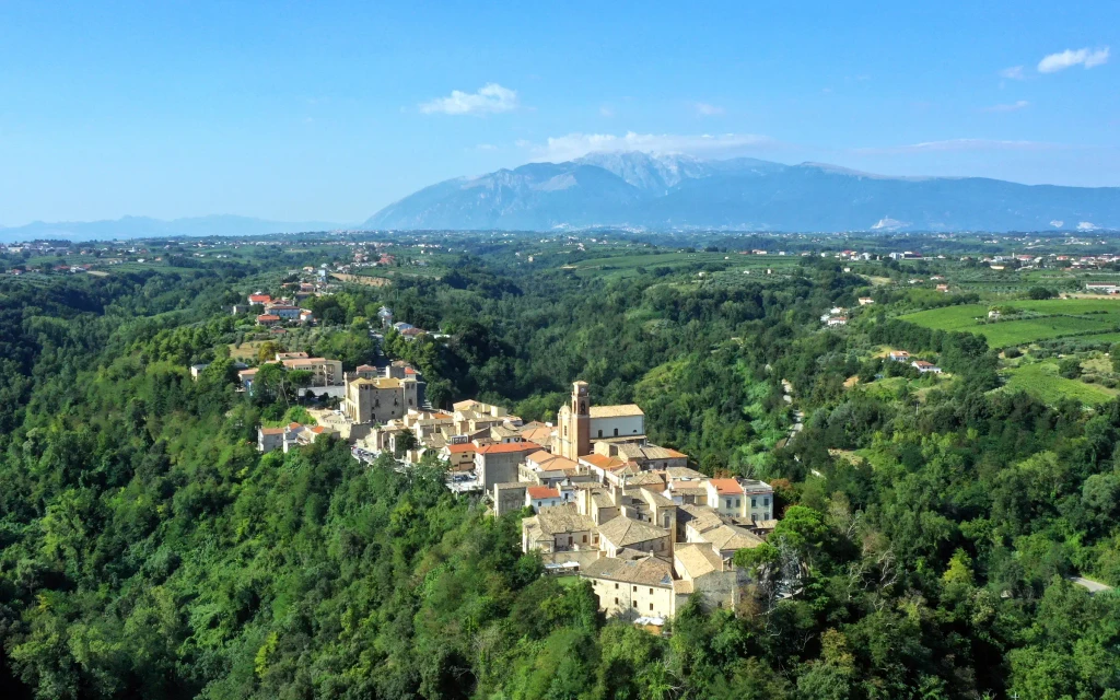 Crecchio besøkes på vinsafari i Abruzzo, Italia | Expa Travel