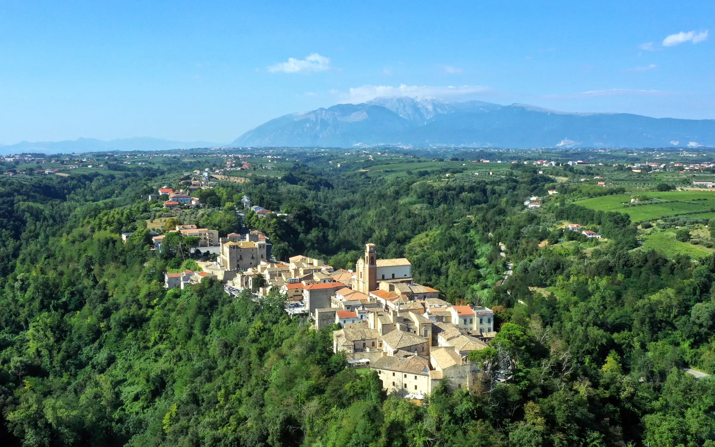 Crecchio besøkes på vinsafari i Abruzzo, Italia | Expa Travel