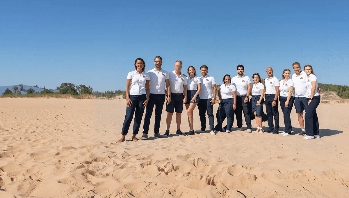 Het team van IPM Spain onder een boom