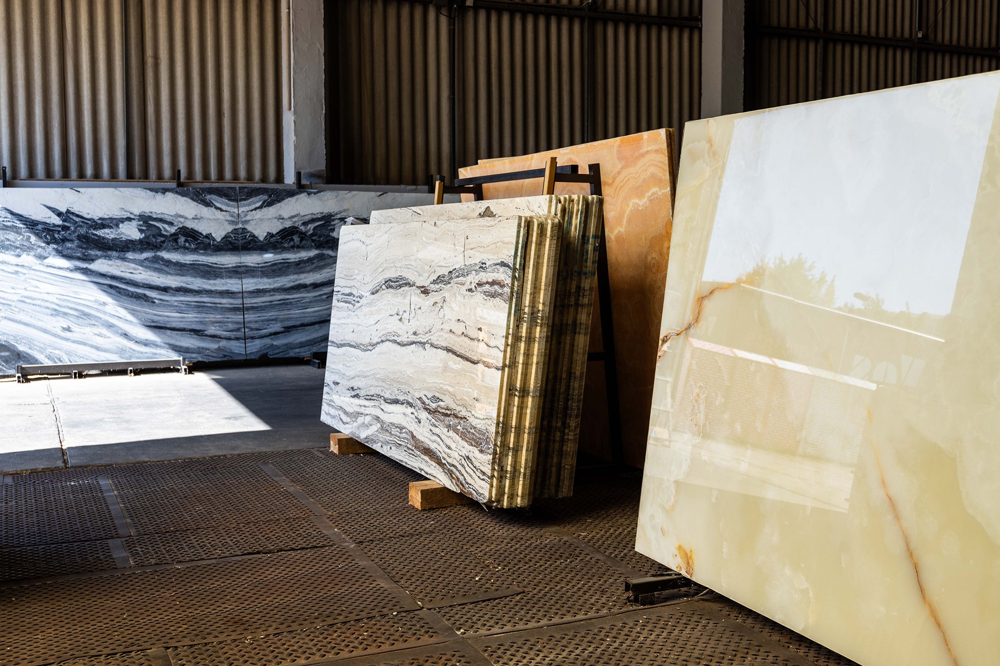 Marble Stone Slabs - Uniiqo Berlin Warehouse