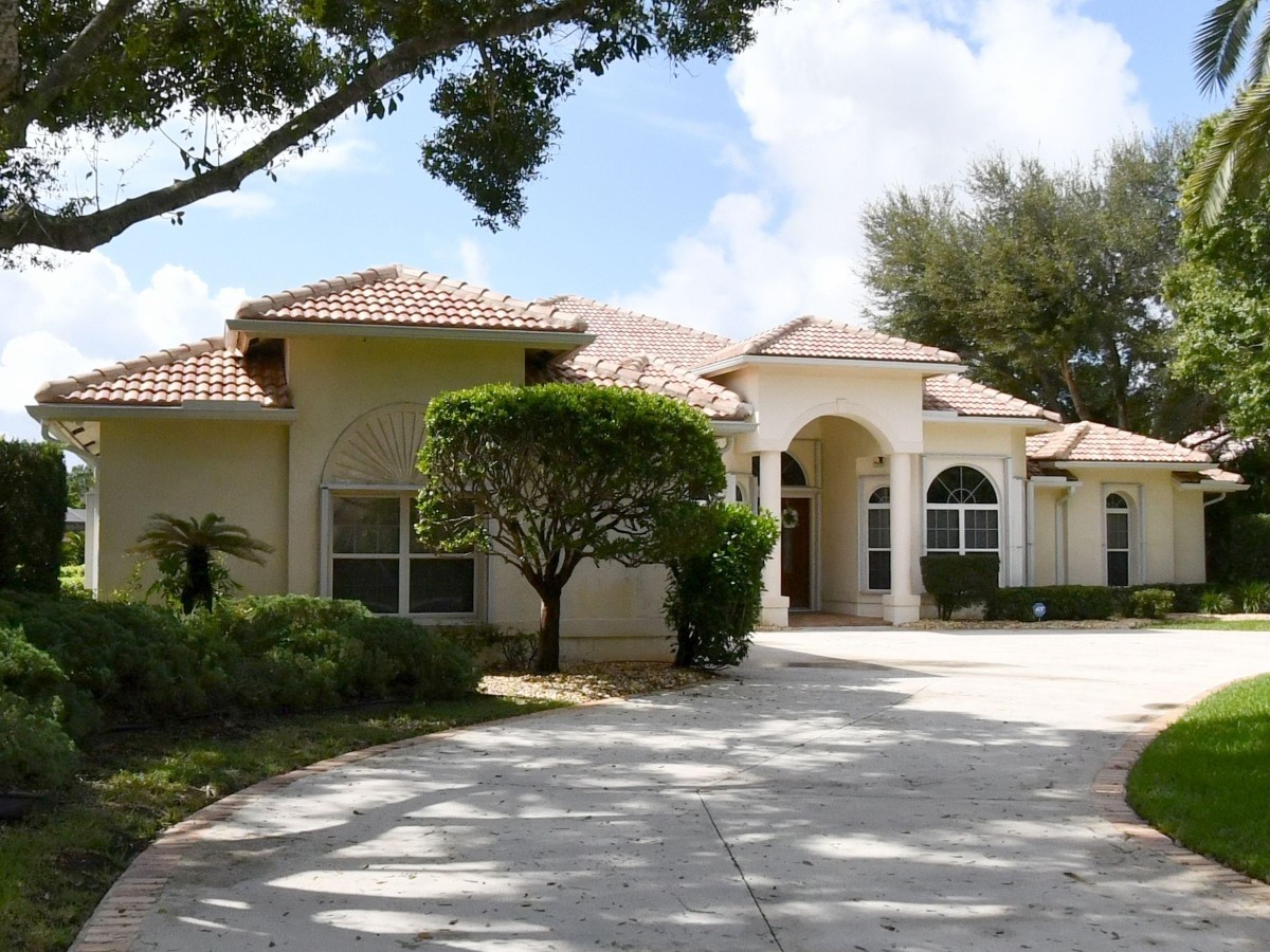 1997 New Roof Construction in Fairway Landings, PGA Village, Port St Lucie with Pioneer Hacienda Tile in Sahara Slurry