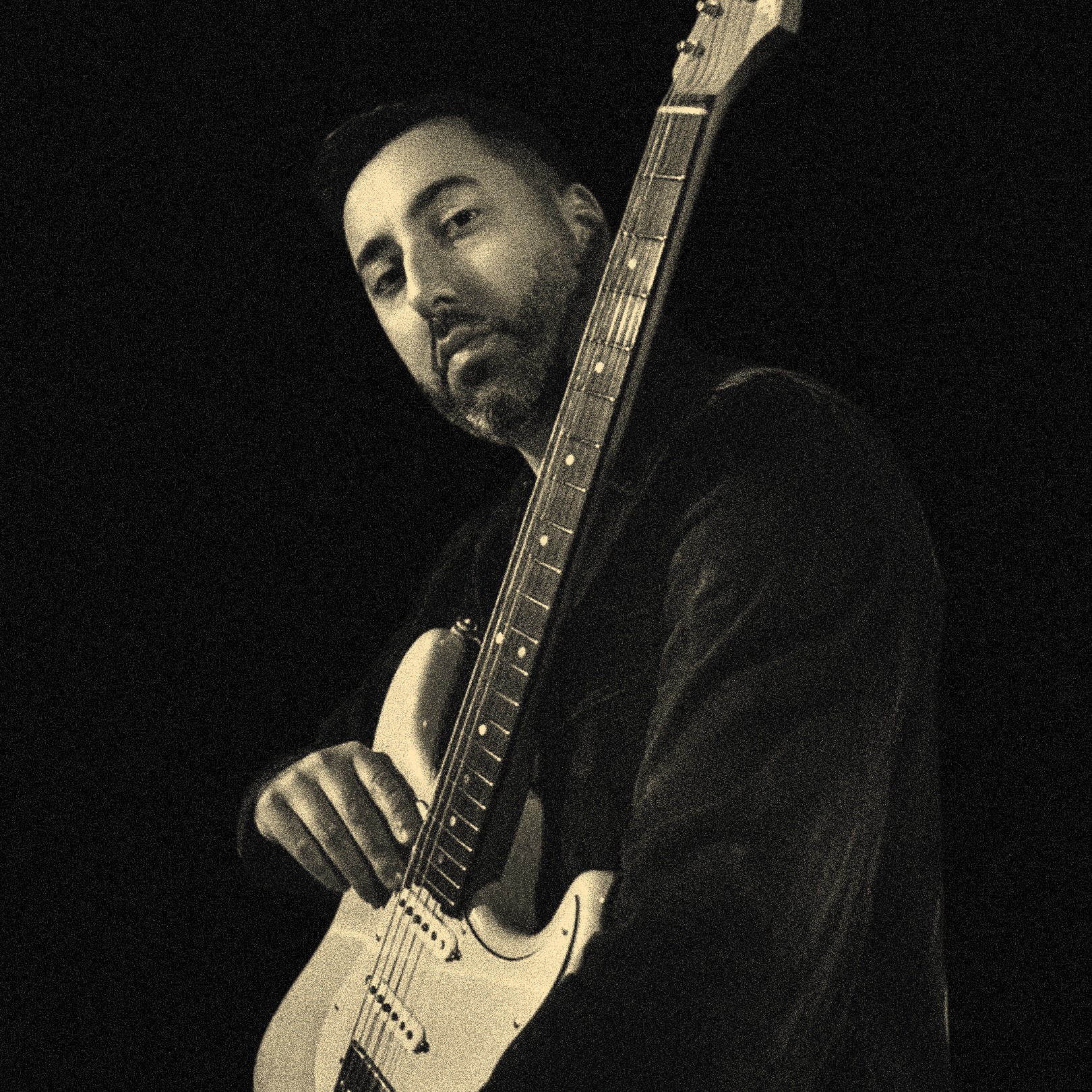 Steve Bilodeau, professionally known as Billa Joints, is a Canadian producer and guitarist whose sound blends live, jazz influenced musicianship with modern hip hop production. A longtime collaborator of T-Minus, he has contributed guitar and production to multiple records on J. Cole’s album The Fall Off. Known for bringing expressive guitar textures into the studio, Bilodeau has built a reputation for genre bending records and a craft first approach rooted in years of musicianship.