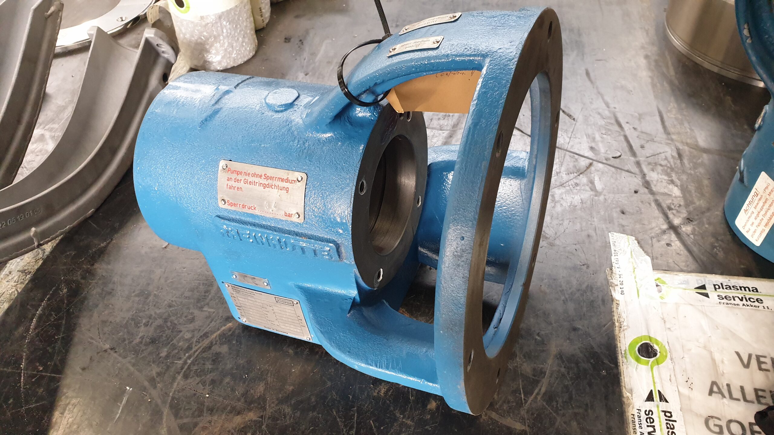 Gereviseerde blauwe lagerzitting behuizing met nabewerkte afdichtingsvlakken, klaar voor montage door Plasma Service Breda