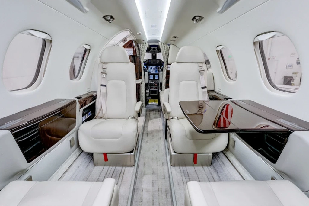 Phenom 300 private jet