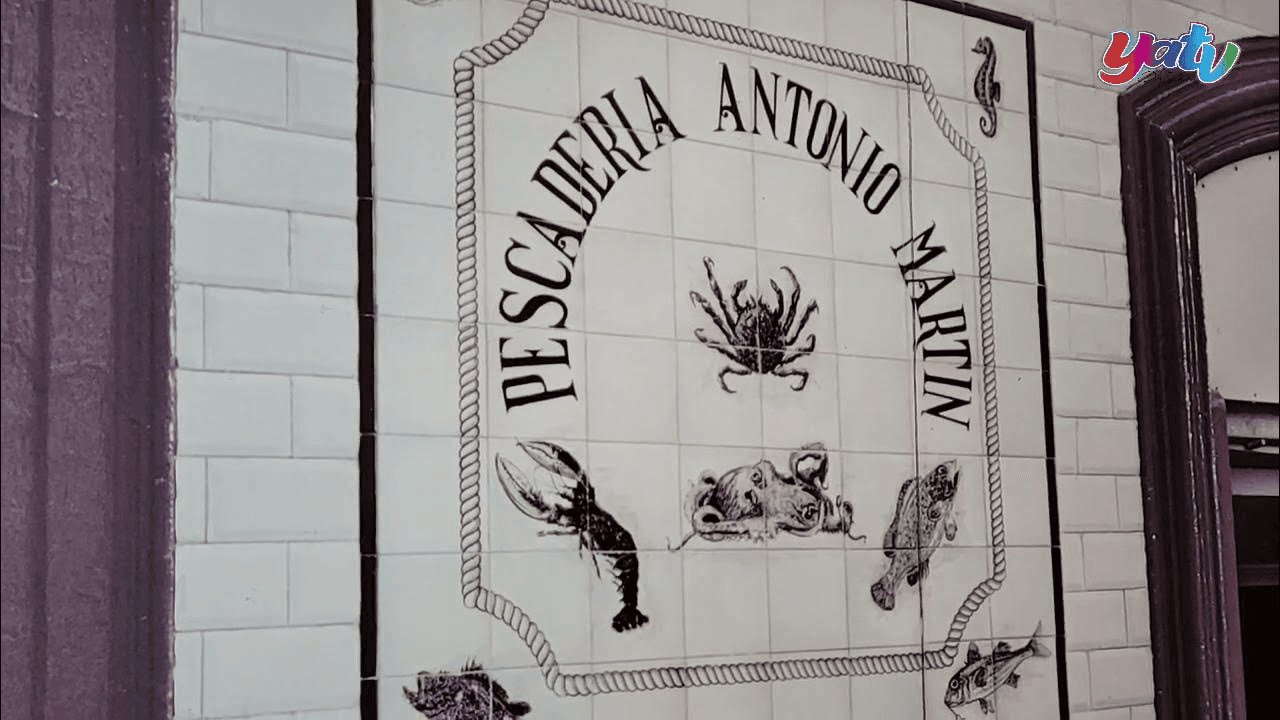 Logotipo formado por las palabras weuta en blanco sobre fondo naranja corporativo.