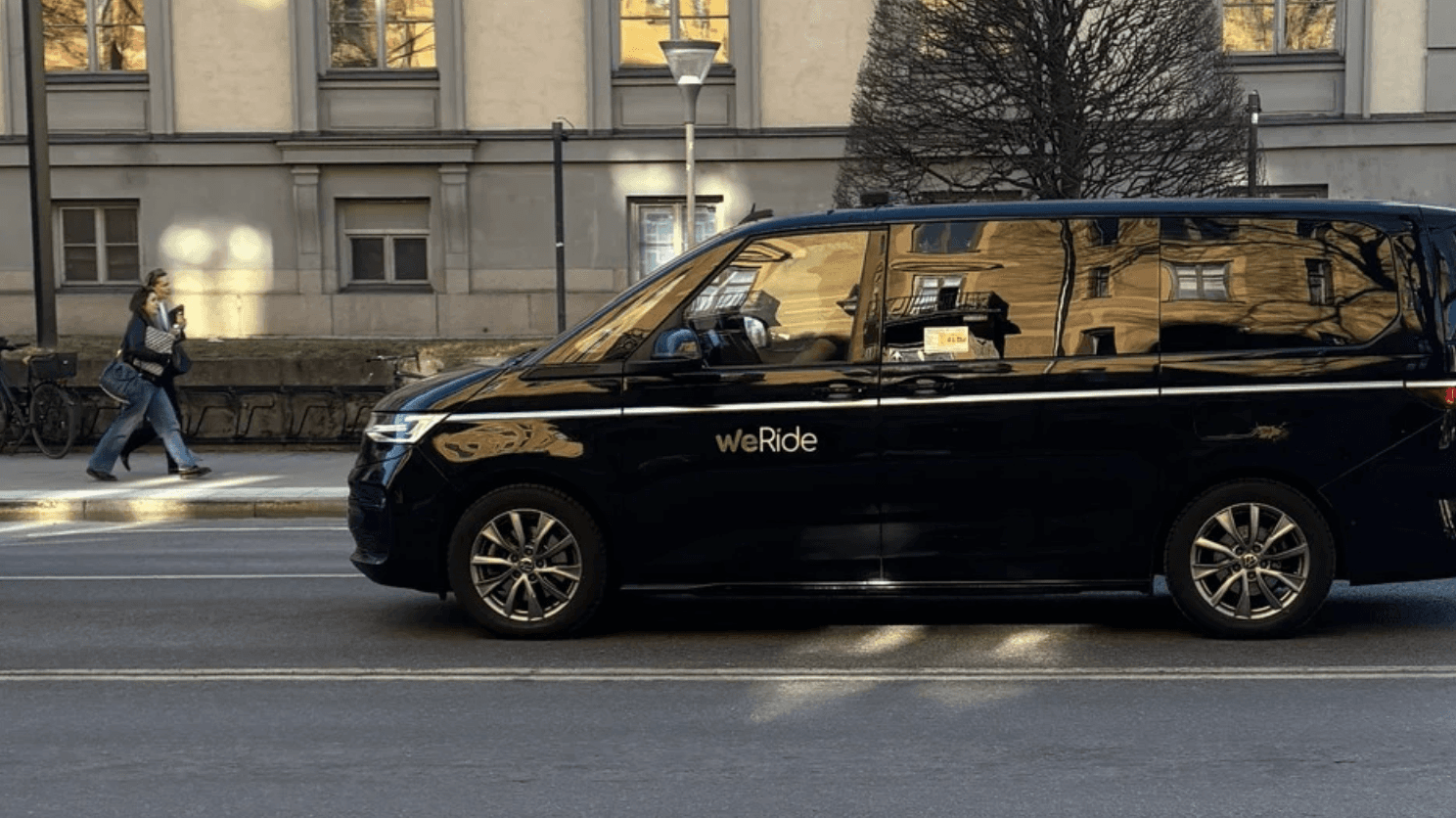 A black weride suv taxi in stockholm