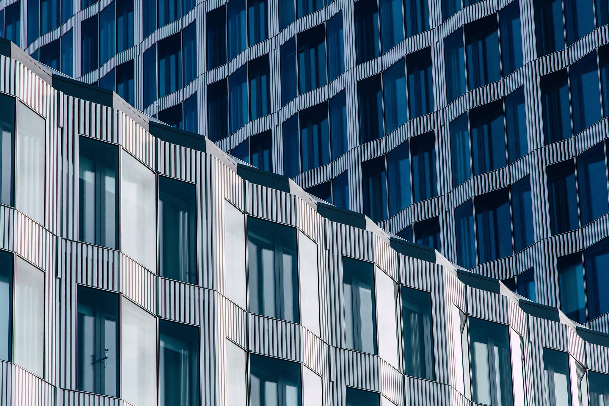 Architekturfotografie einer beleuchteten Facade