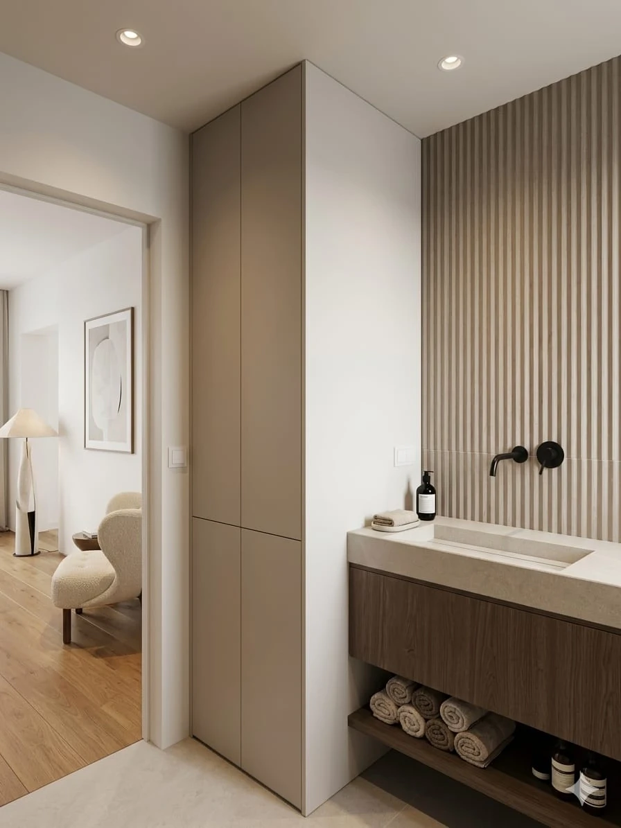 Nowoczesna łazienka na wymiar premium z podwieszaną szafką drewnianą, betonowym blatem i ścianą z lameli w Krakowie.