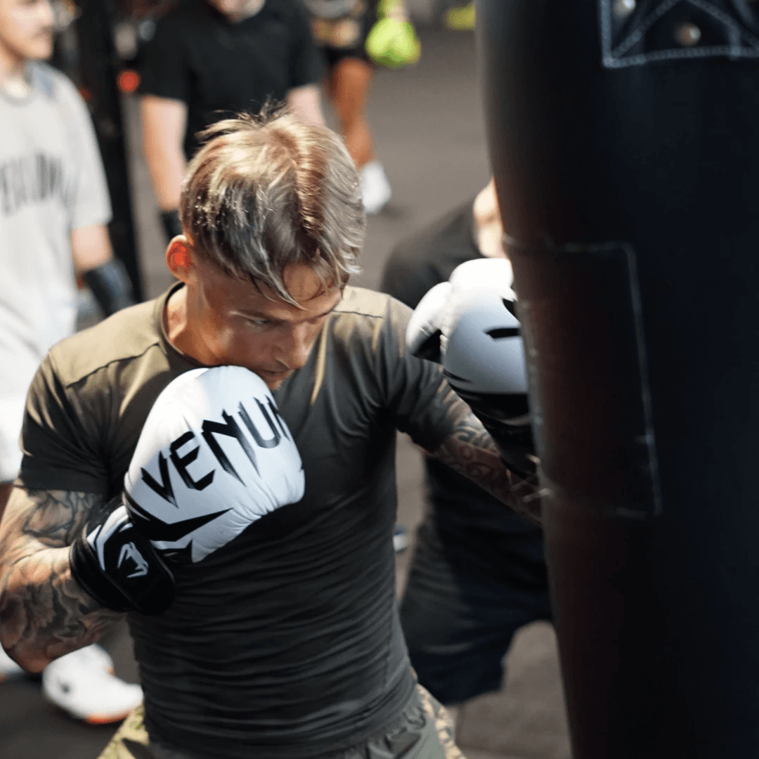Mann beim Boxen