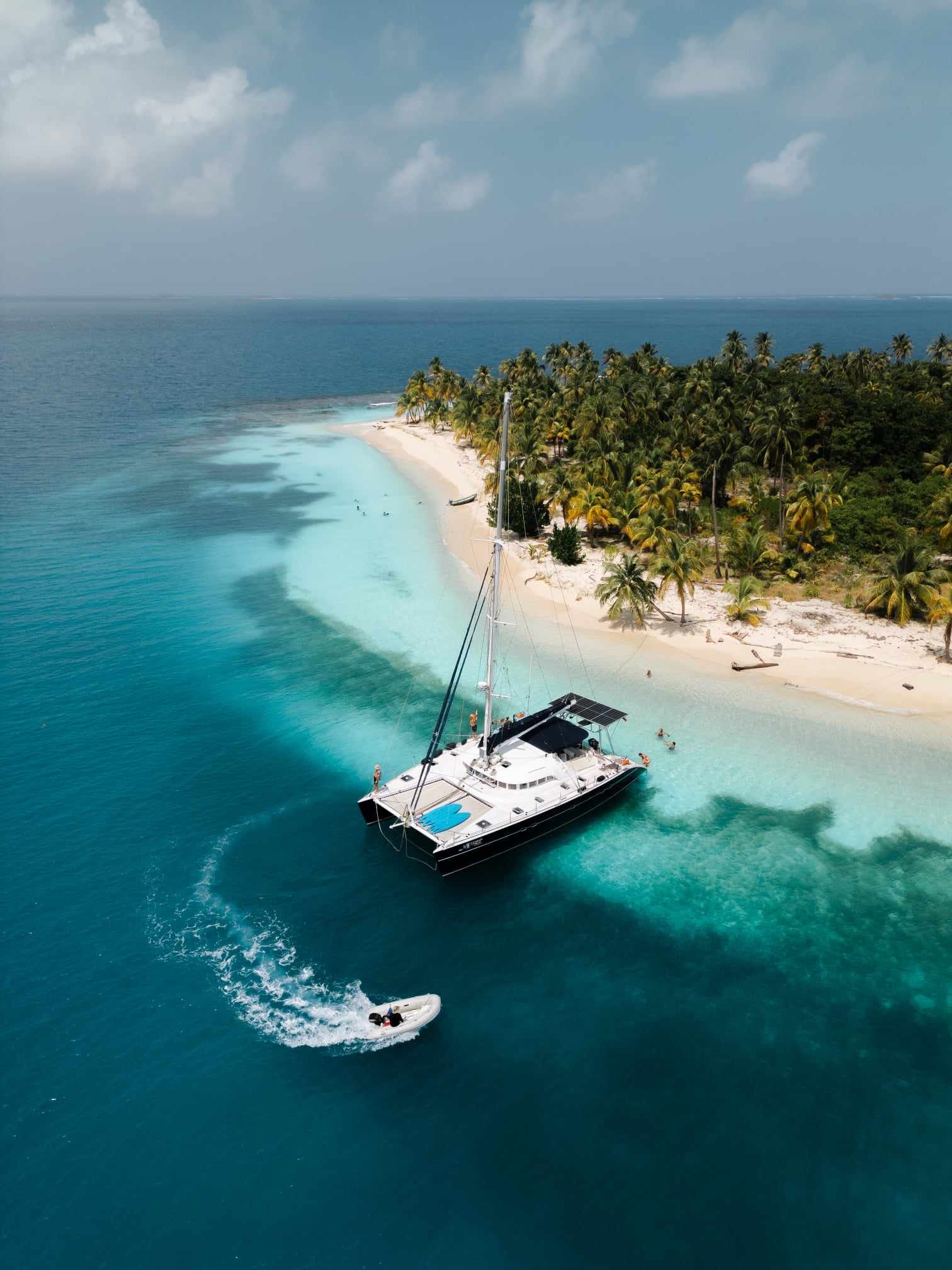 Explore the San Blas Islands in five-star comfort, with modern design, spacious cabins, and all-inclusive service for the ultimate sailing experience.