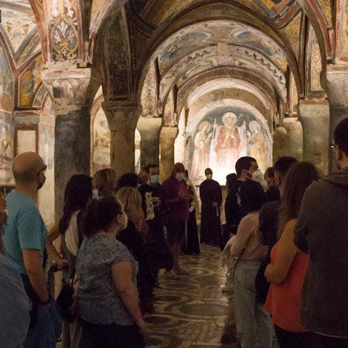 在“阿纳尼的耳光”历史重演活动中，参与导览，享受身穿服装的角色扮演者带来的引导之旅