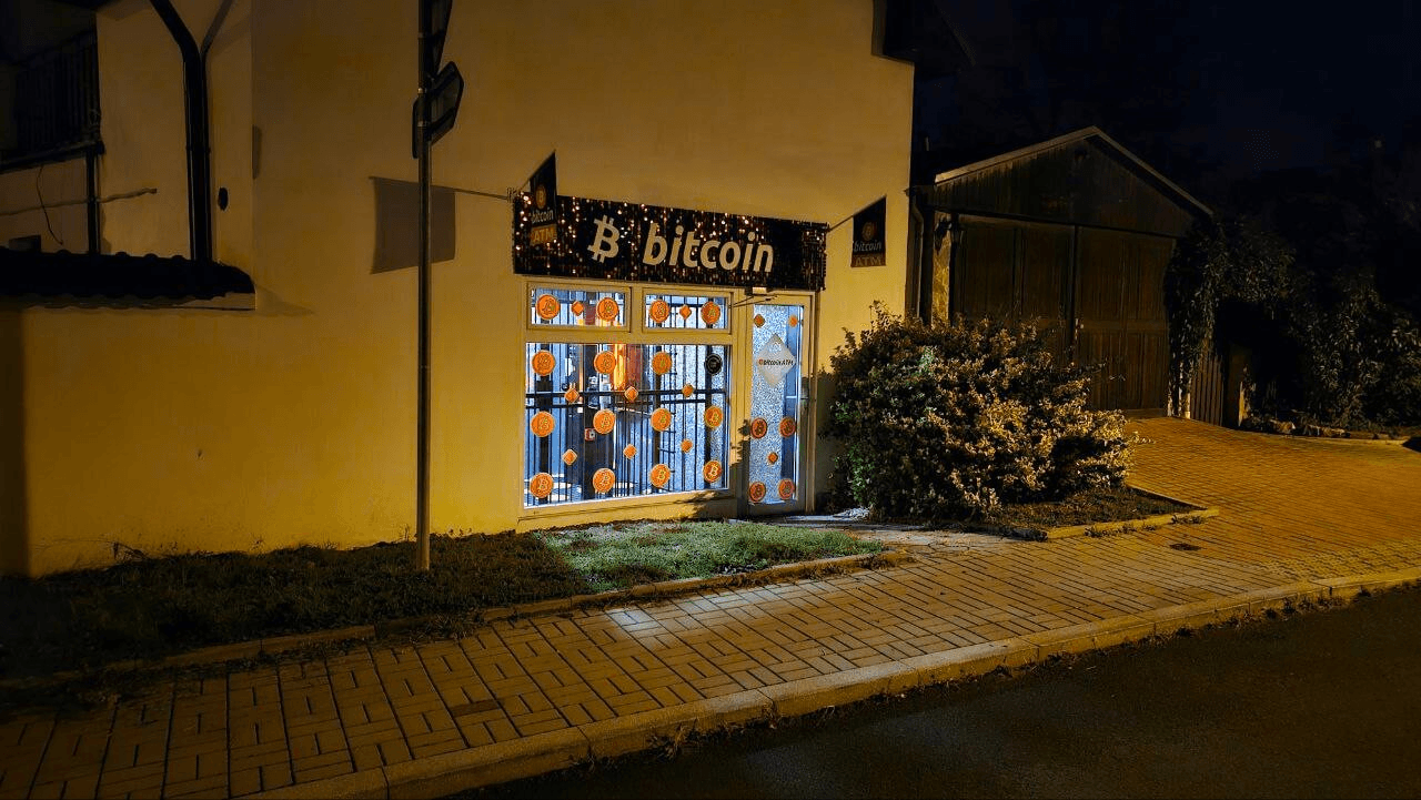 Bitomat Prague Kutátech CryptoNVG.com