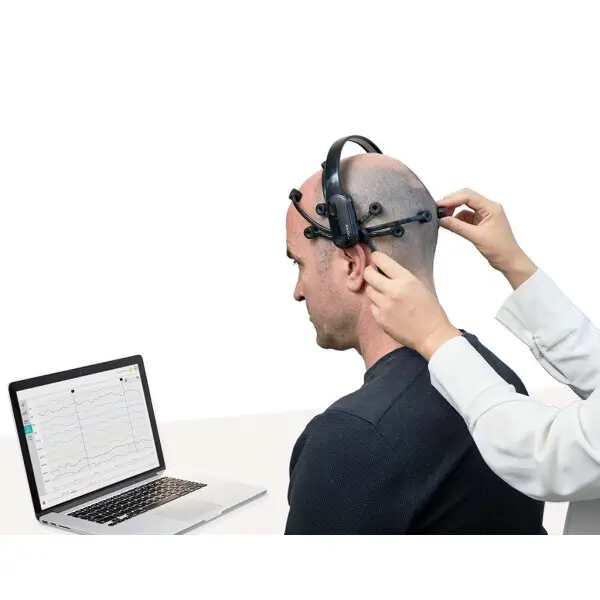 A man wearng an EEG headset conducts A/B testing for website landing page optimization