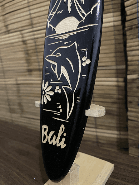 man in black crew neck shirt