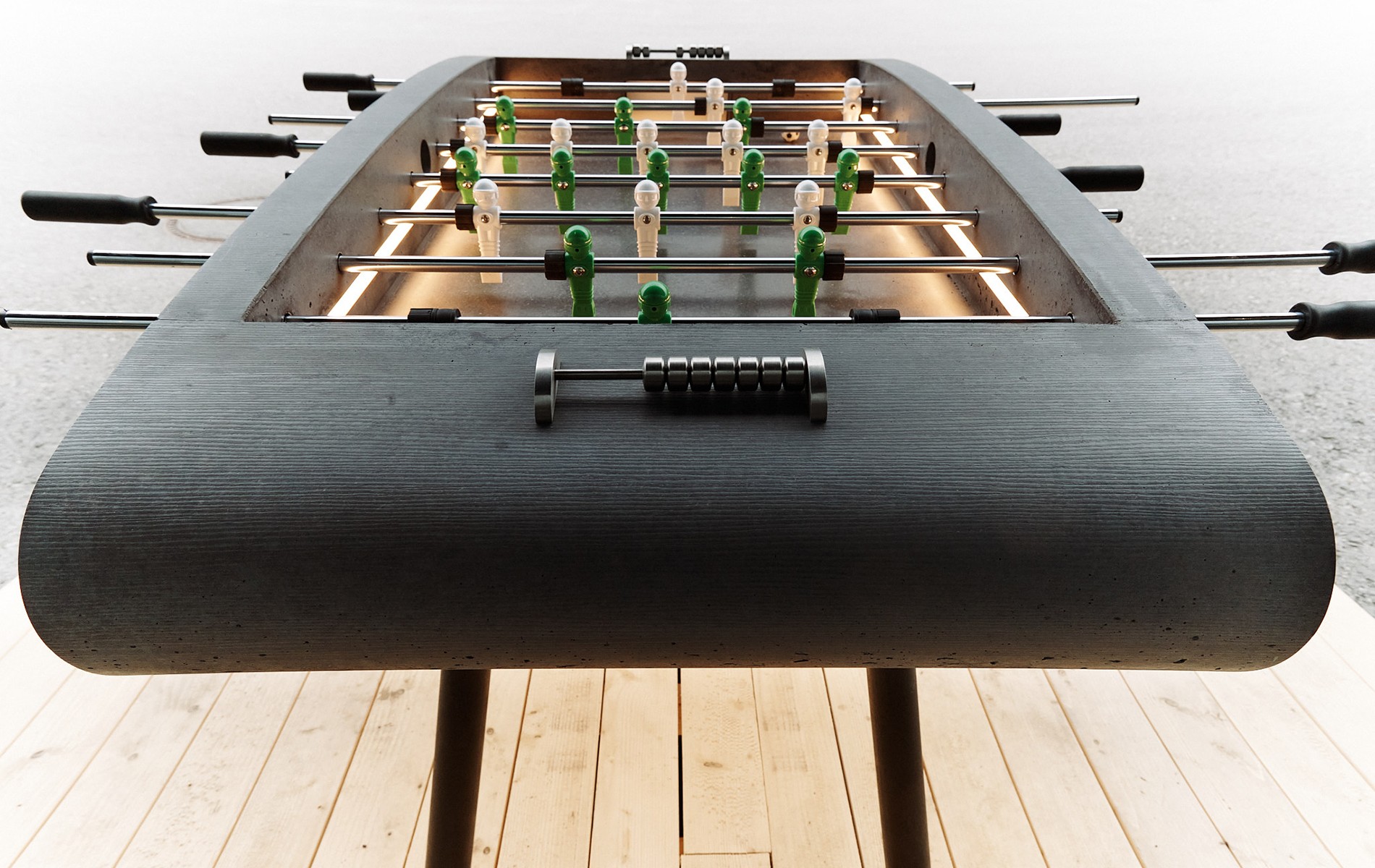 Tischfußballtisch aus Sichtbeton