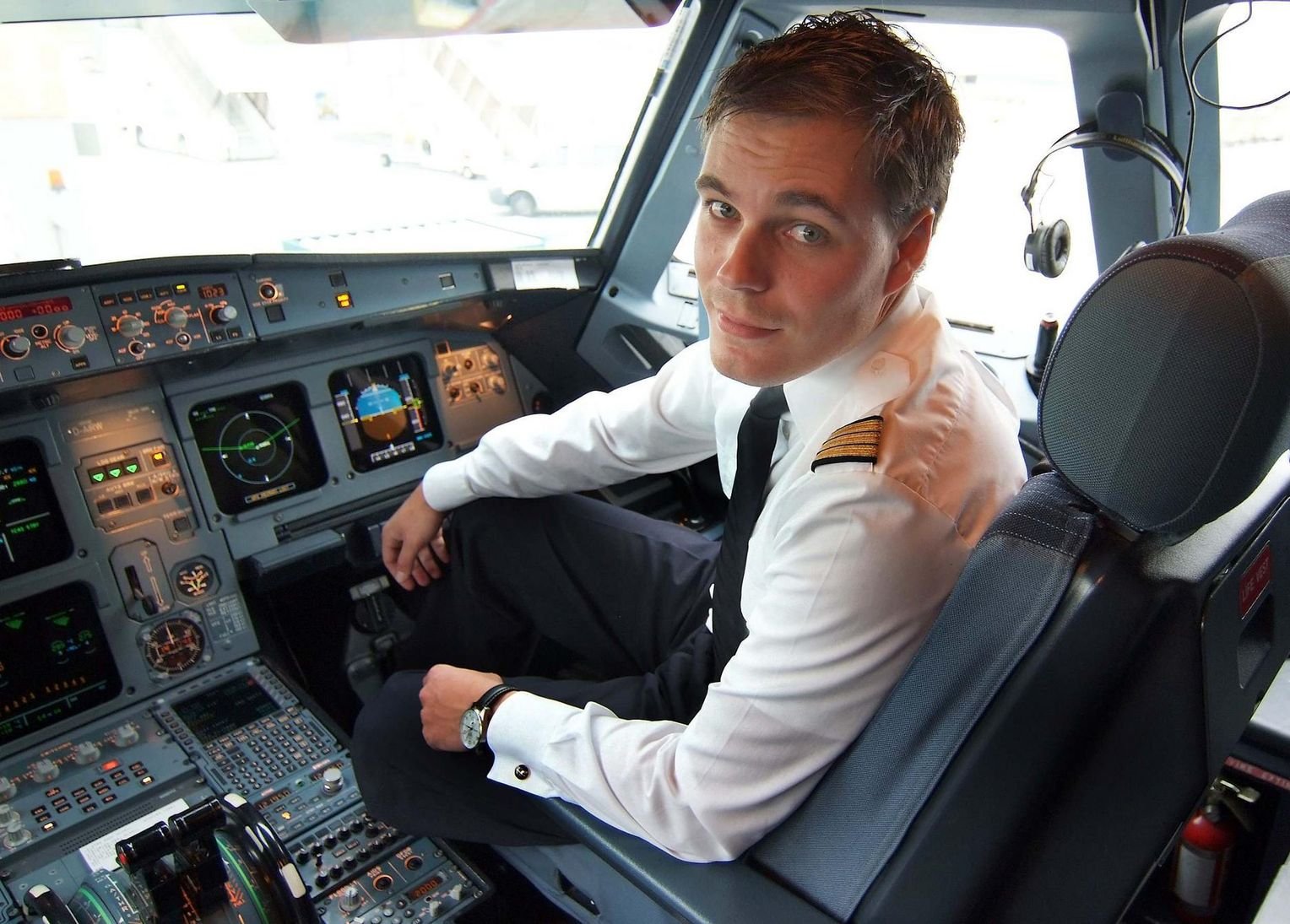 Expert Tips for Overcoming Fear of Flying: Connect with Airline Pilots