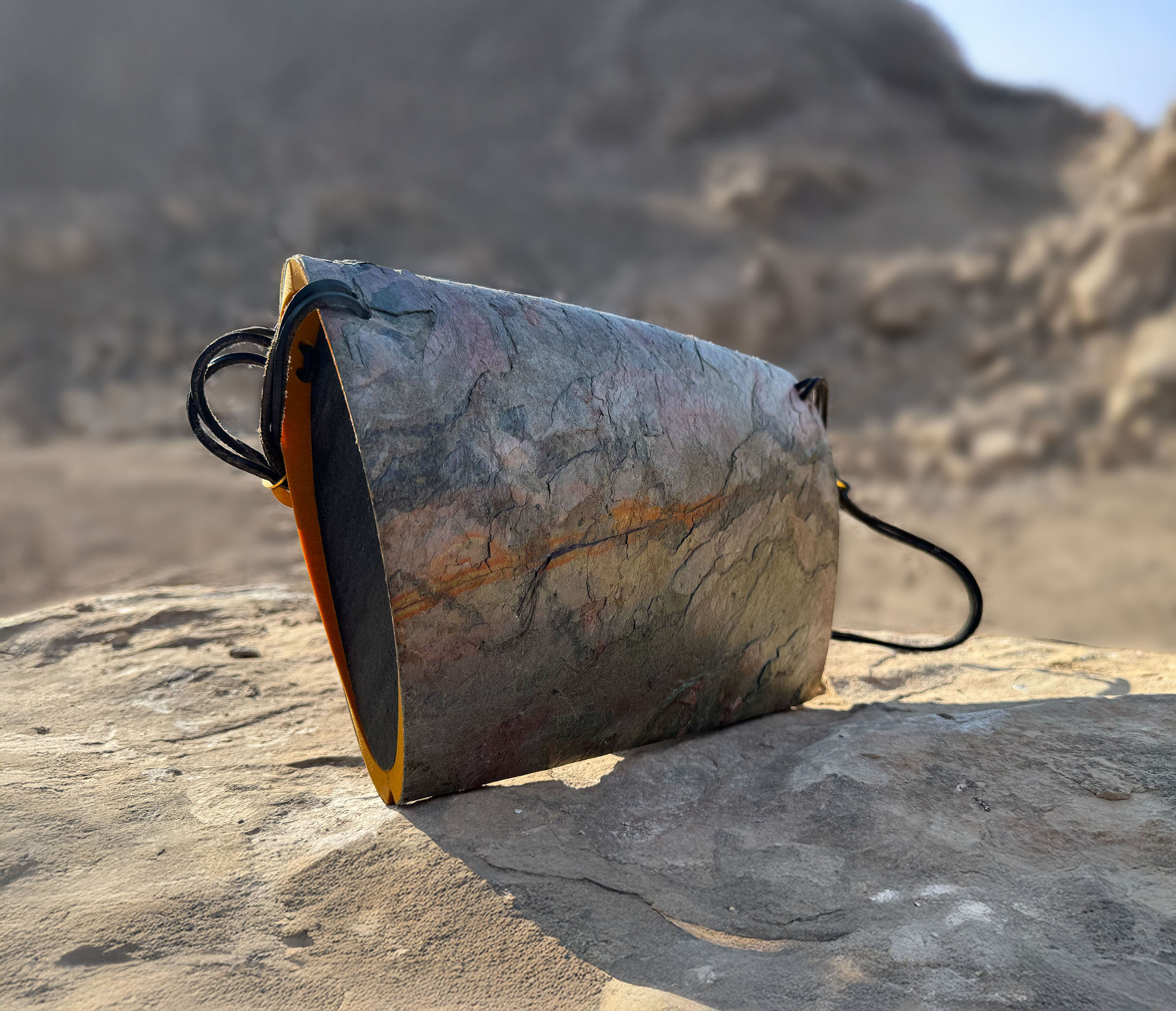 Handtasche Pyroklast mit Schieferoberfläche von Aureir