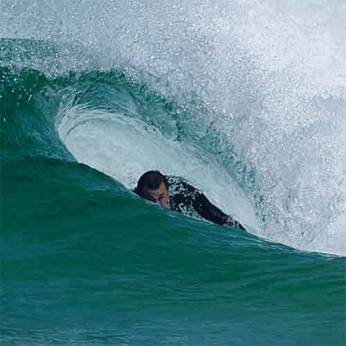 Surfer riding a wave – surfboard rental in Tweed Heads