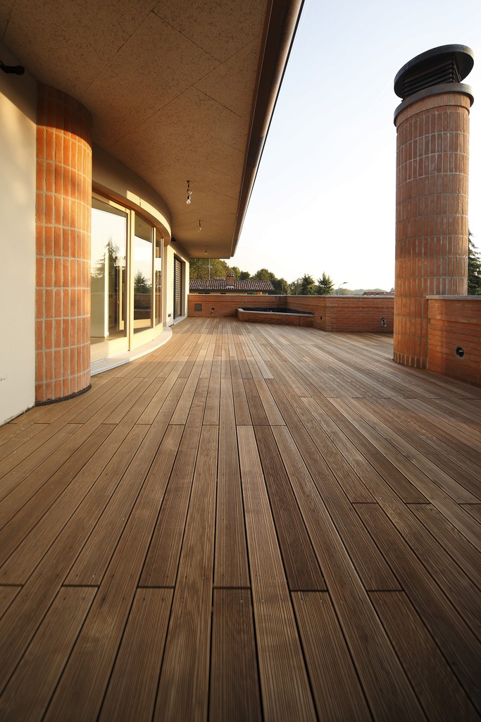 Pavimento-in-legno-piscina-varese (VA) Galimberti-IMG_3355.jpg