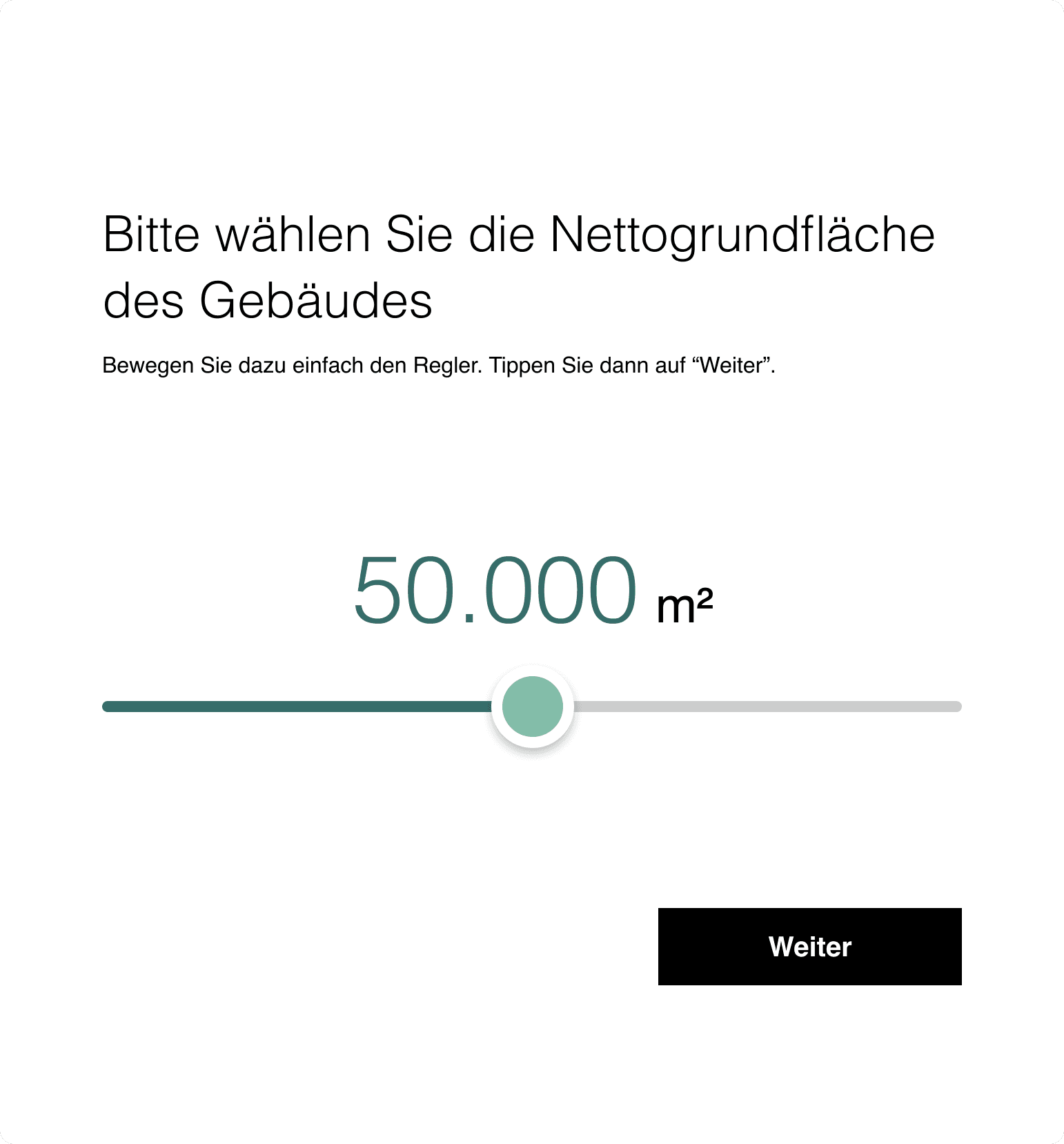 Ansicht einder Kachel für die Einstellung der Nettogrundfläche (z. B. 50'000 m²) mit Hilfe eines interaktiven Schiebereglers. Darunter ein schwarzer Button mit der Aufschrift "Weiter".