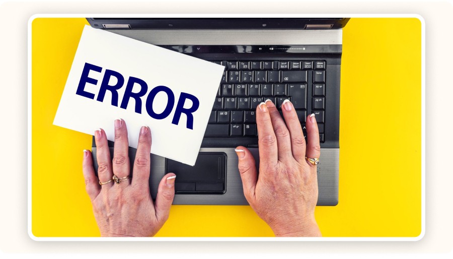 Note “error” on a laptop