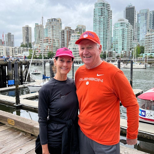 在骑行过程中，他们会在格兰维尔岛停下。