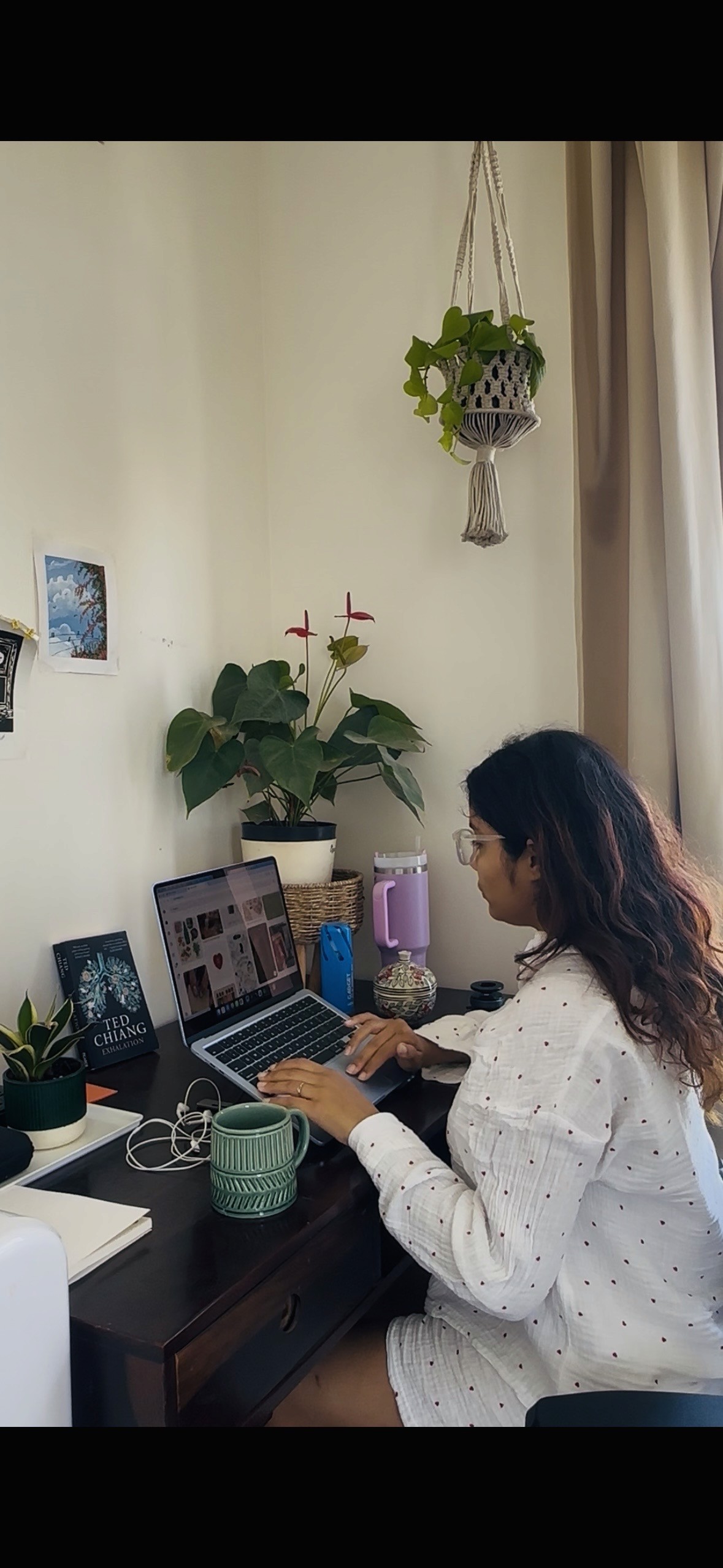 a person wearing a baseball cap