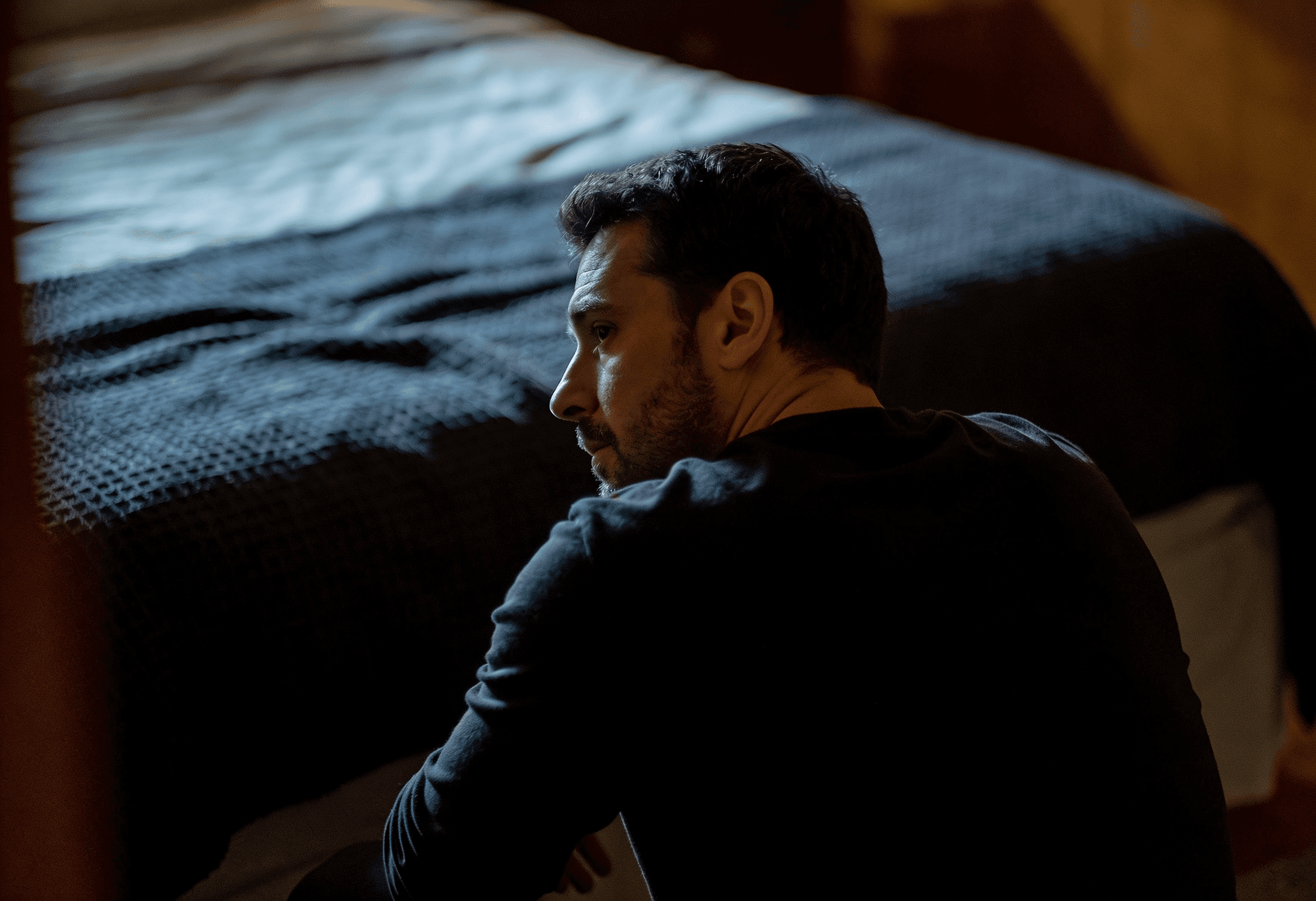 hombre-solo-preocupado-salud-sexual