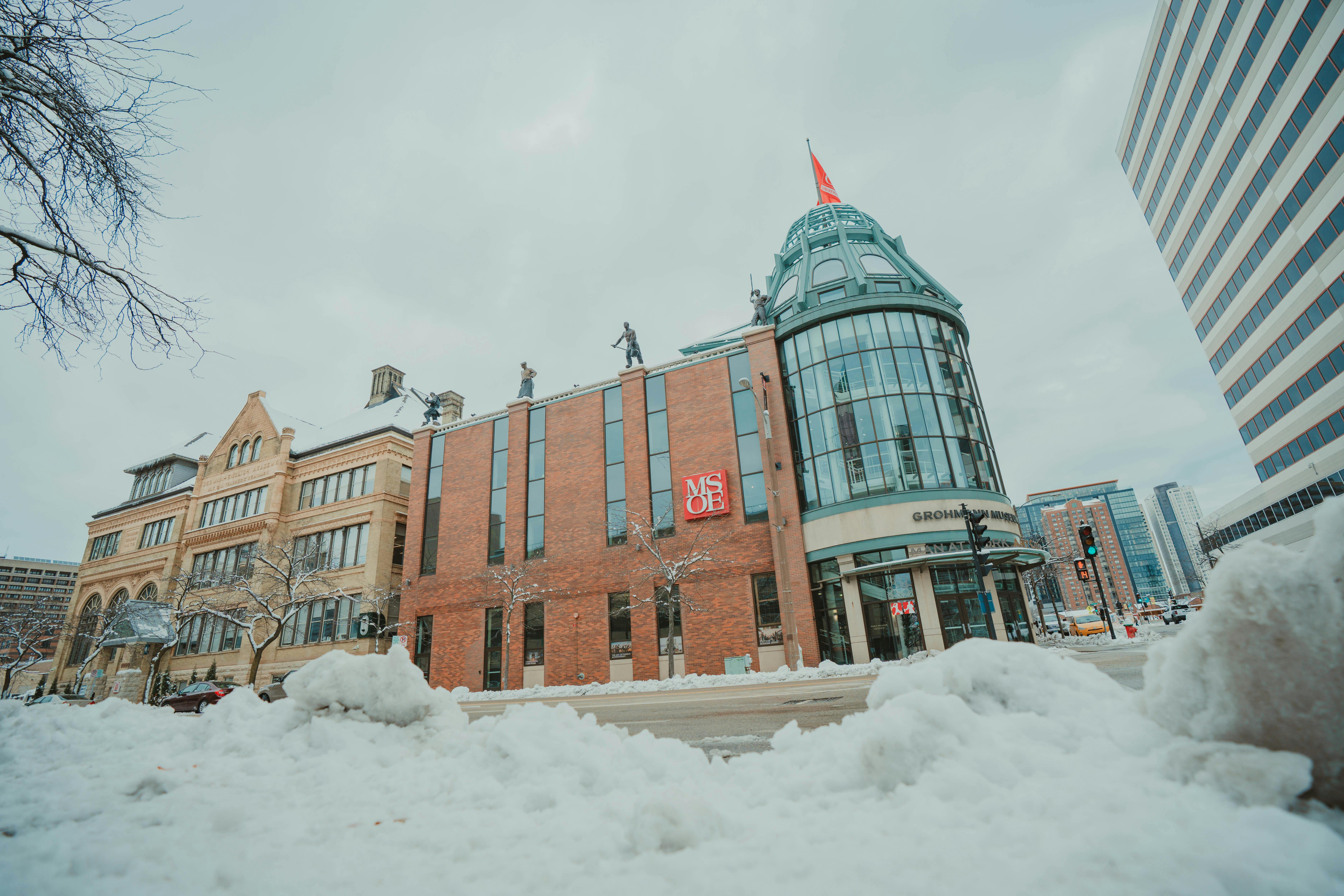 Picture of a university taken from the outside