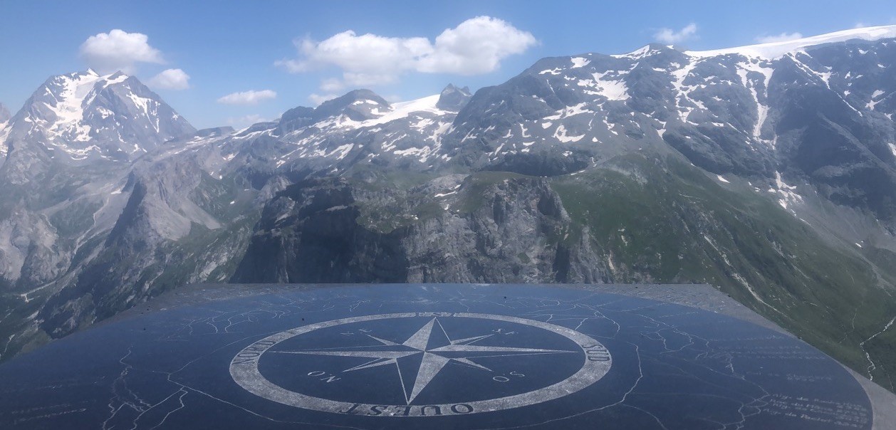 Exploring paths in high mountains with a compass