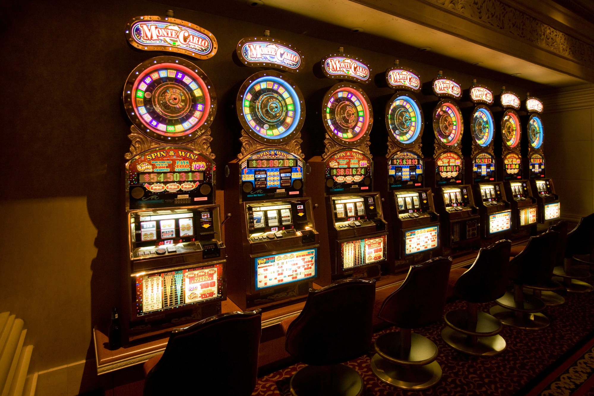 photography of dam during daytime