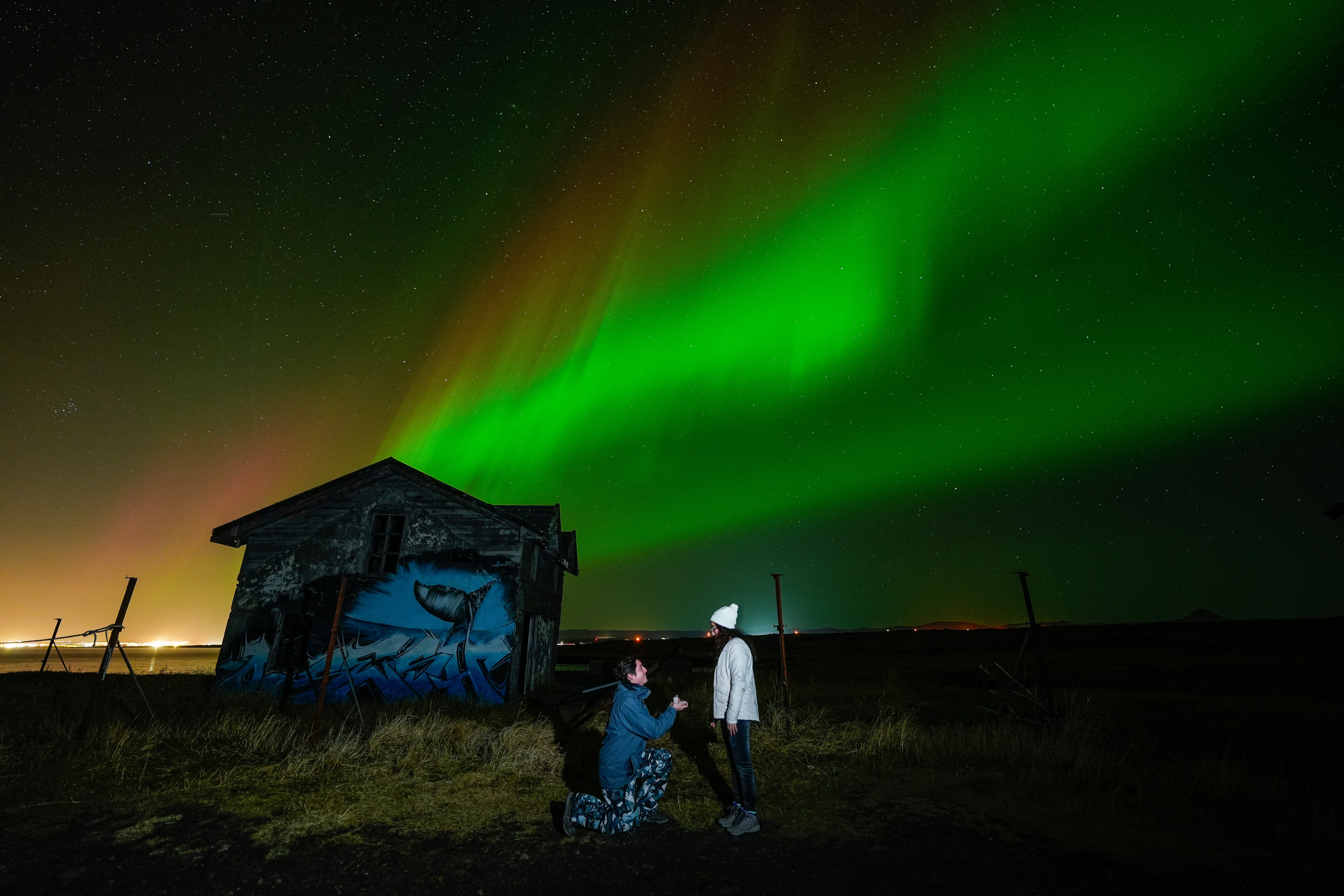 Proposal northern lights hunt in Iceland