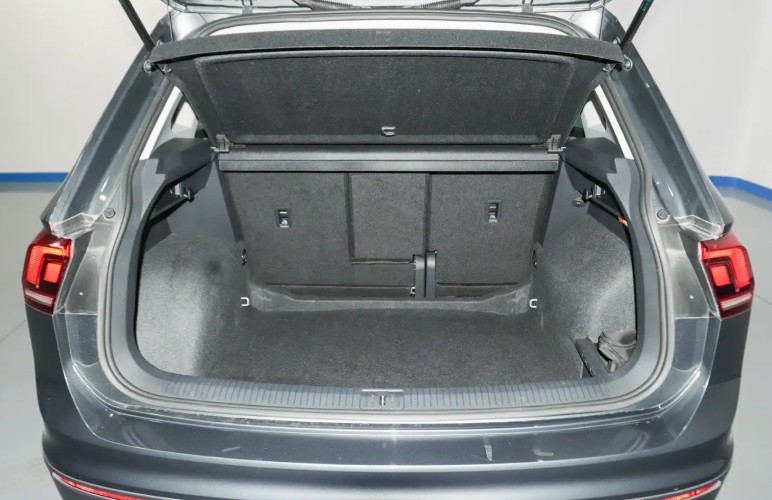 black car steering wheel during daytime