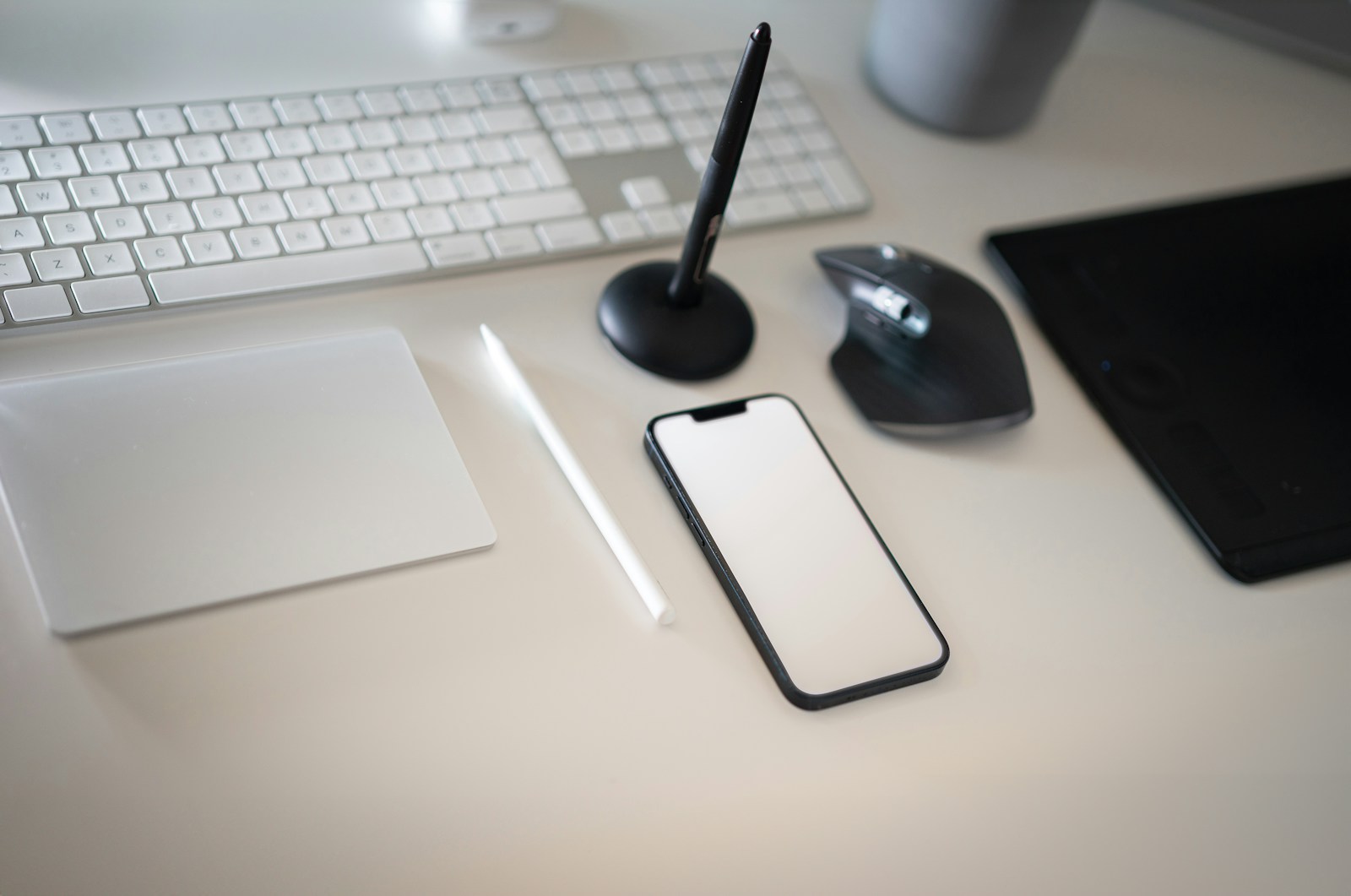 Phone and keyboard workspace for social content production
