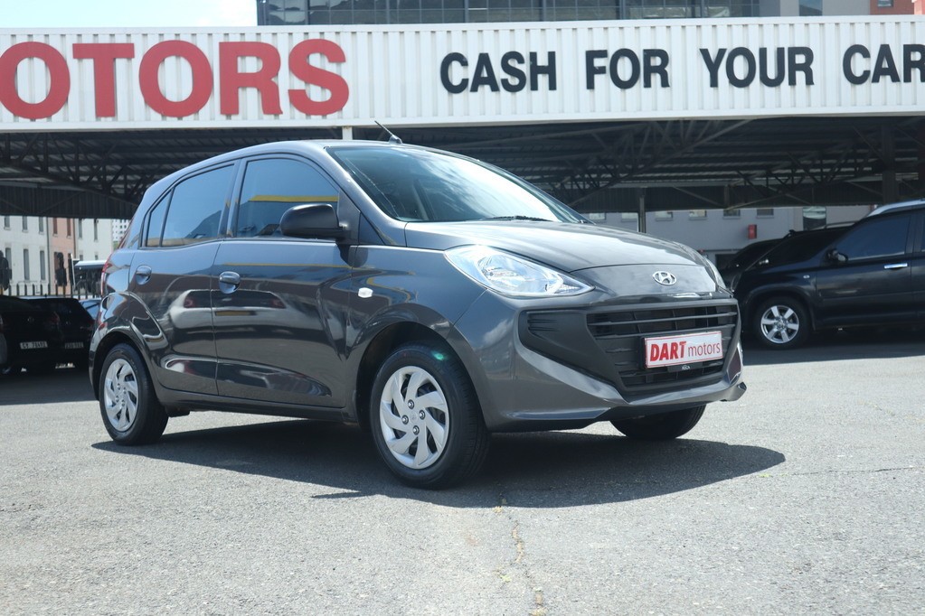 A view of the top of the eiffel tower