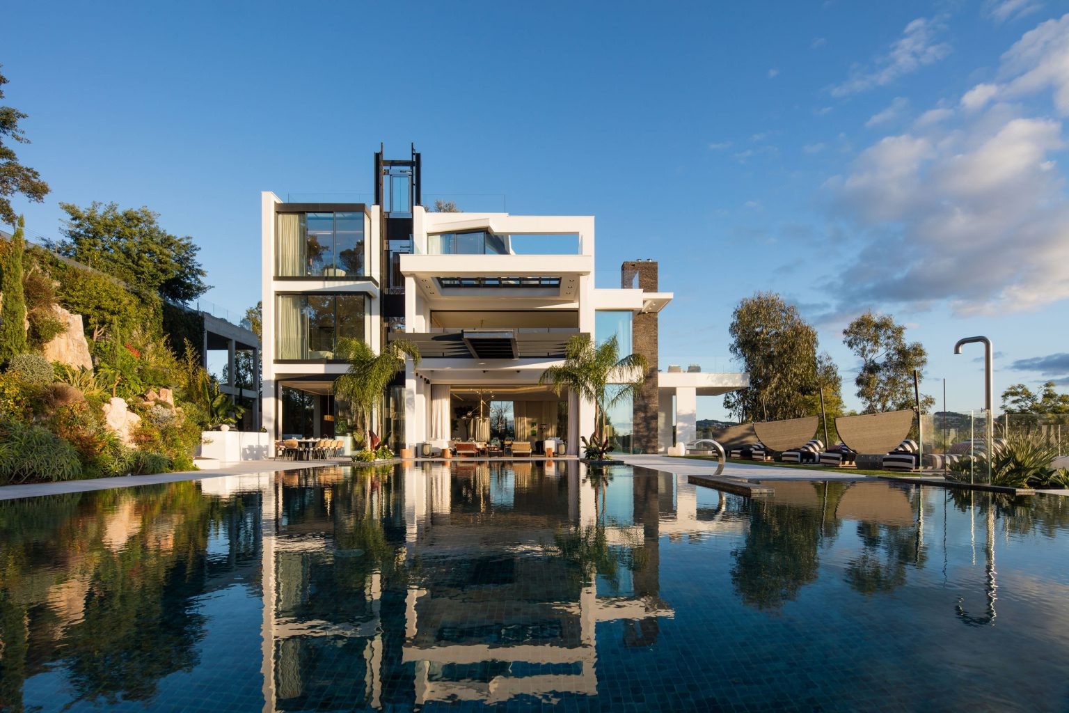 Private Villa in Cannes mit Blick auf den Pool