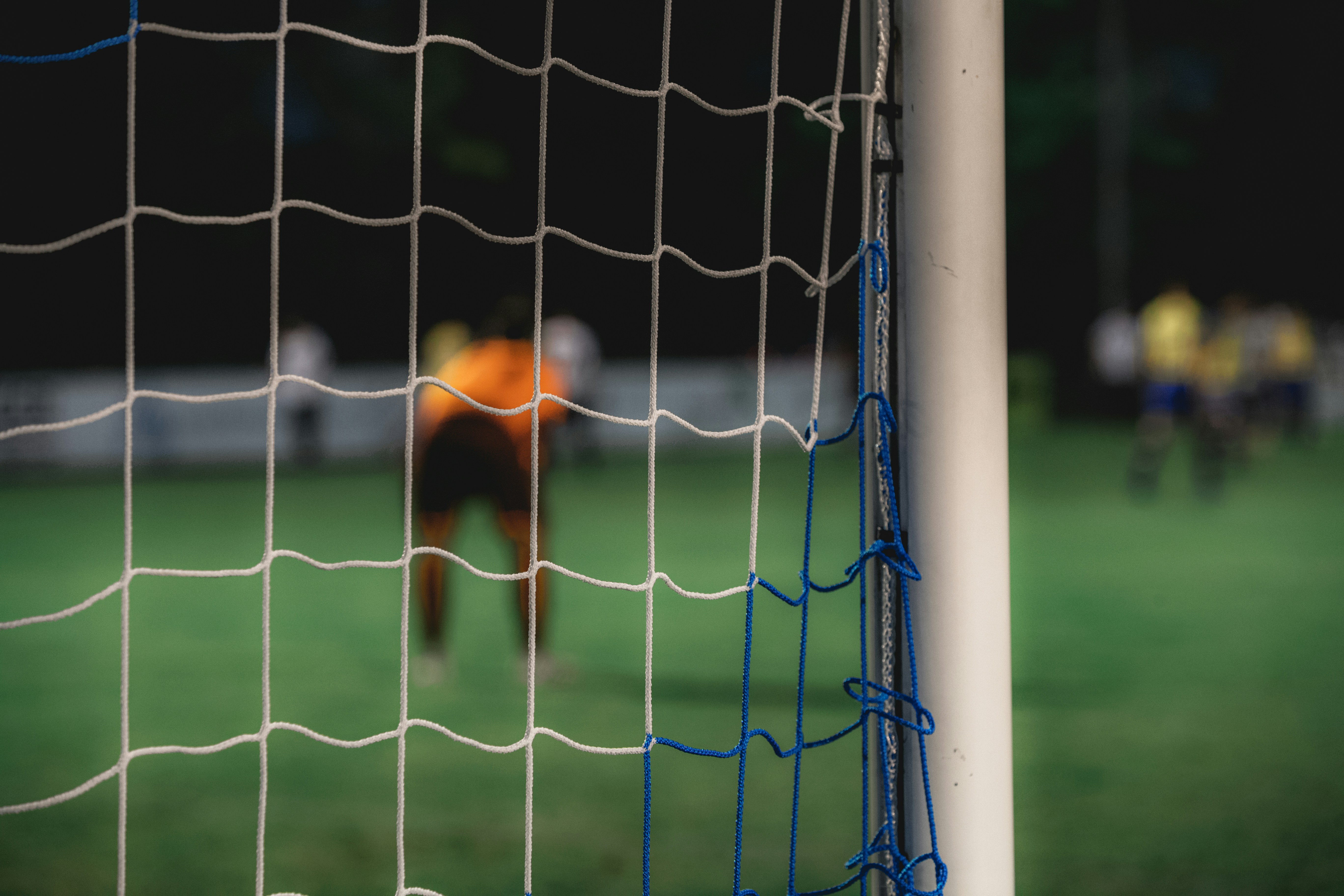 soccer-goal-on-soccer-field - janosch-diggelmann (unsplash)./pho